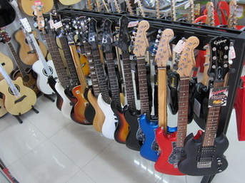 กีต้าร์ไฟฟ้า หลากหลายทรง หลายยี่ห้อ ของใหม่ และมือสอง ขายถูก