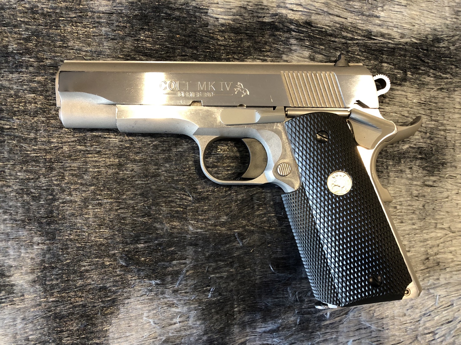 [ปืนฝากขายมือสอง] Colt .45 1911 Commander 4.25นิ้ว มีรอยขนแมวเล็กน้อย สภาพดี ระบบดีหลังอ่อนดี โดยรวมสภาพดีมากและตัวปืนคุณภาพแน่นๆ !!