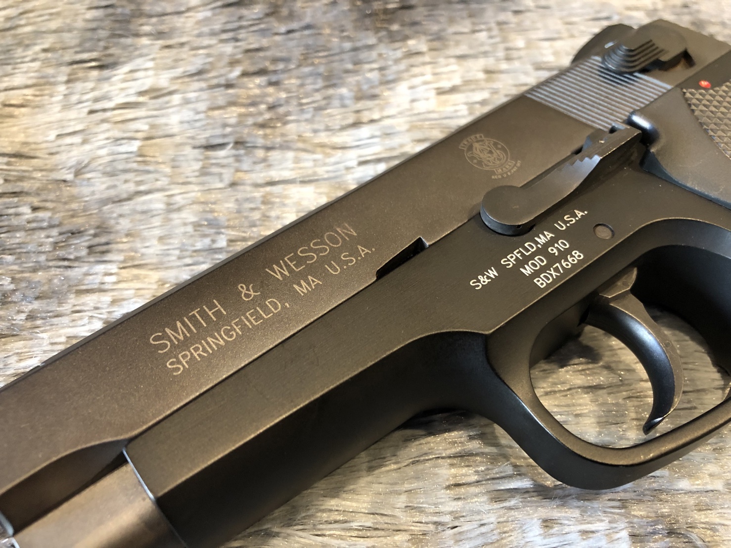 [ปืนฝากขายมือสอง] Smith 910 ขนาด9มม ผิวเดิม ทุกอย่างเดิมหมด สวยๆ สะสมได้เลยครับ