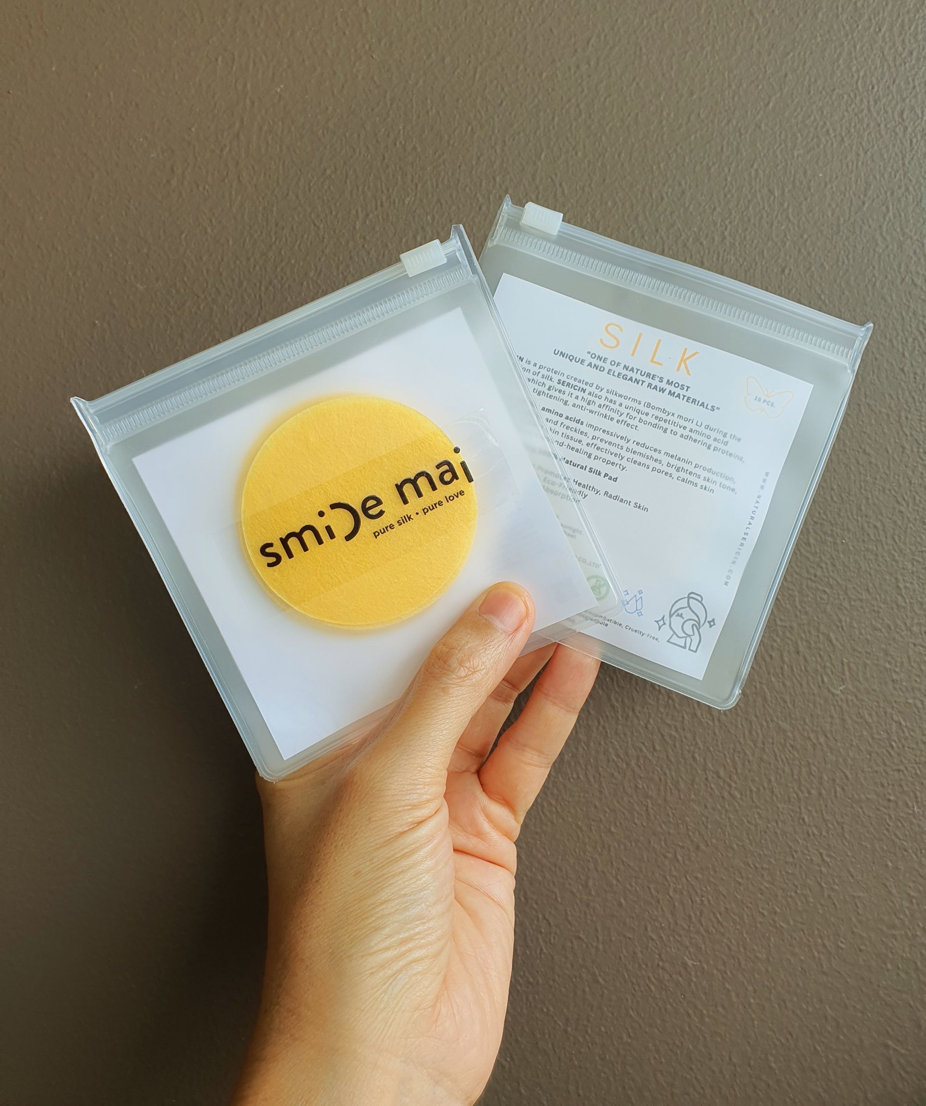 Travel set 15pcs. 100% Biodegradable Natural Thai Golden Raw Silk Pad 6 cm.) - แผ่นเช็ดทำความสะอาดใยไหมธรรมชาติ 100% ขนาด 6 ซม.(15ชิ้น)