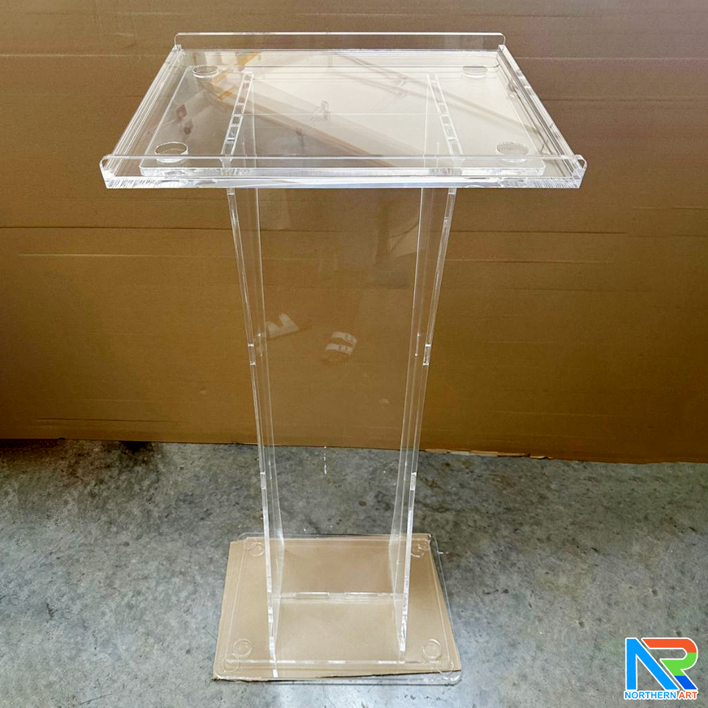 โพเดียม อะคริลิคใส AC-04 ขนาด (W) 55 x (L) 45 x (H)115 ซม.TOP เอียงพร้อมกันตก วัสดุอะคริลิคใส หนา 10-20 มม.