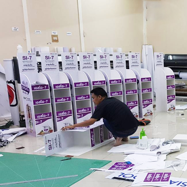 ชั้นวางสินค้าพลาสวูด ขนาด (W)30 x (D)35 x (H)140 ซม. พร้อมงานพิมพ์ พลาสวูดหนา 8 มม.