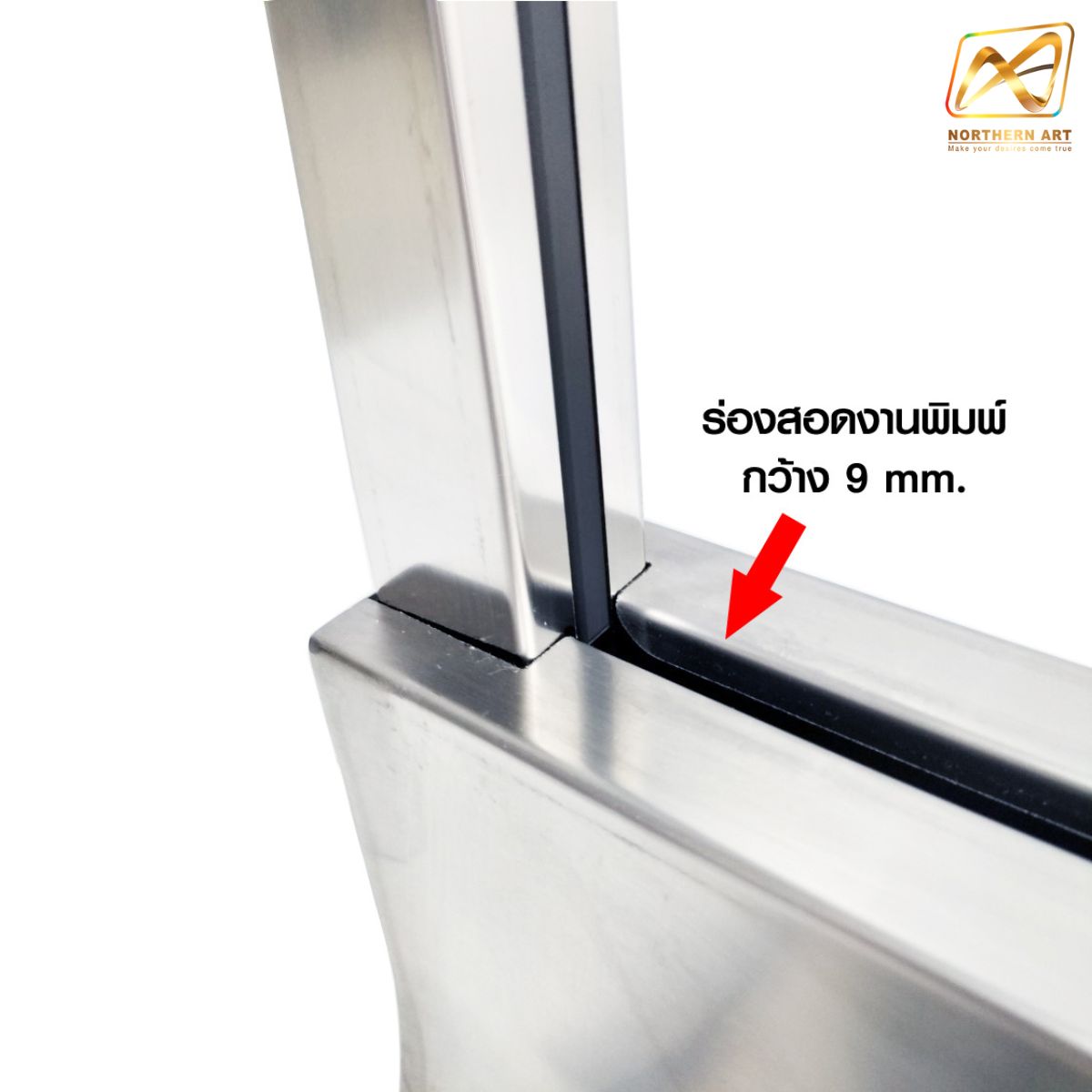CLEARANCE SALE! ป้ายตั้งพื้น ฐานสแตนเลสแฮร์ไลน์ ทรงสามเหลี่ยม ขนาด 60x192 ซม.พร้อมล้อเลื่อน ถอดประกอบได้ โชว์งานพิมพ์สองด้าน