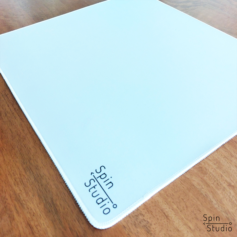 แผ่นรองเมาส์ รองเป็นพื้นหลังคลิปควงปากกา ขนาด 40x45 cm²