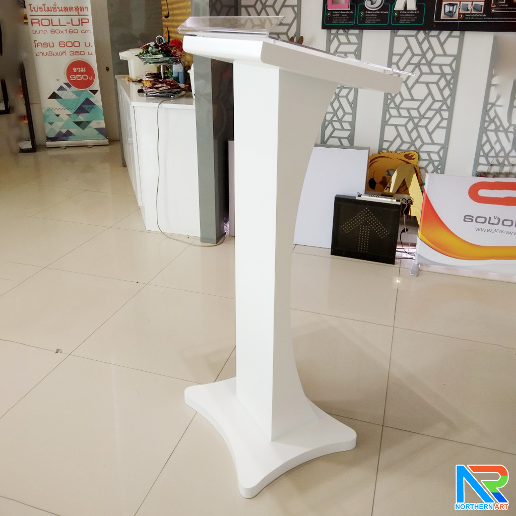 โพเดียมไม้ สีขาว ขนาด (W) 48 x (L) 40 x (H) 120 cm. Top เอียง ปิดทับอะคริลิคใสพร้อมหมุด