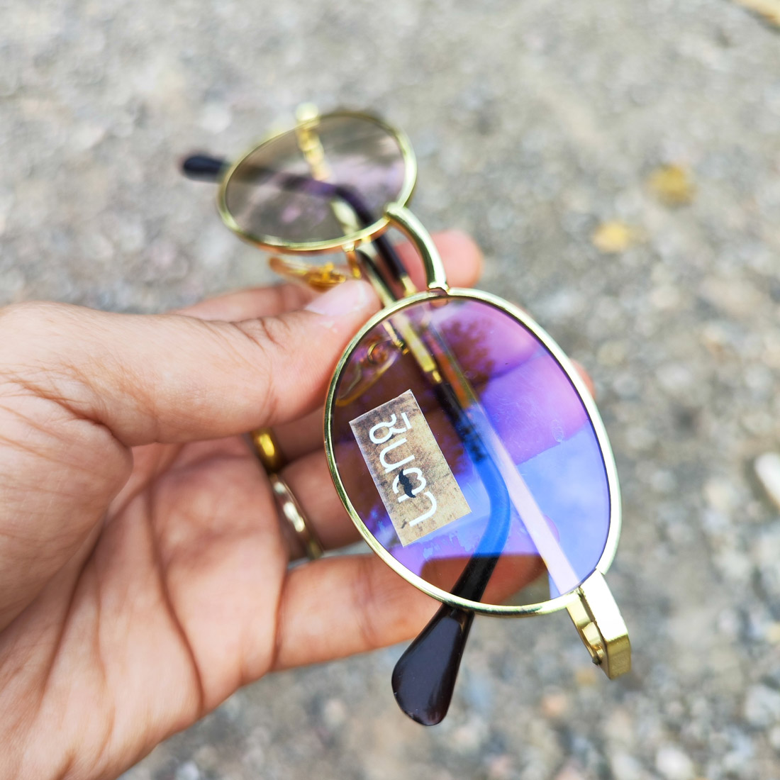 กรอบแว่นตา แว่นตาวินเทจ แว่นเก่าเก็บยุค 90 รุ่น Thong Cha กรอบสีทองทรงรีมน รองรับการนำไปตัดเลนส์สายตา วินเทจแท้ หายากและไม่มีผลิตอีกแล้ว นำเสนอโดย ร้านชินตา