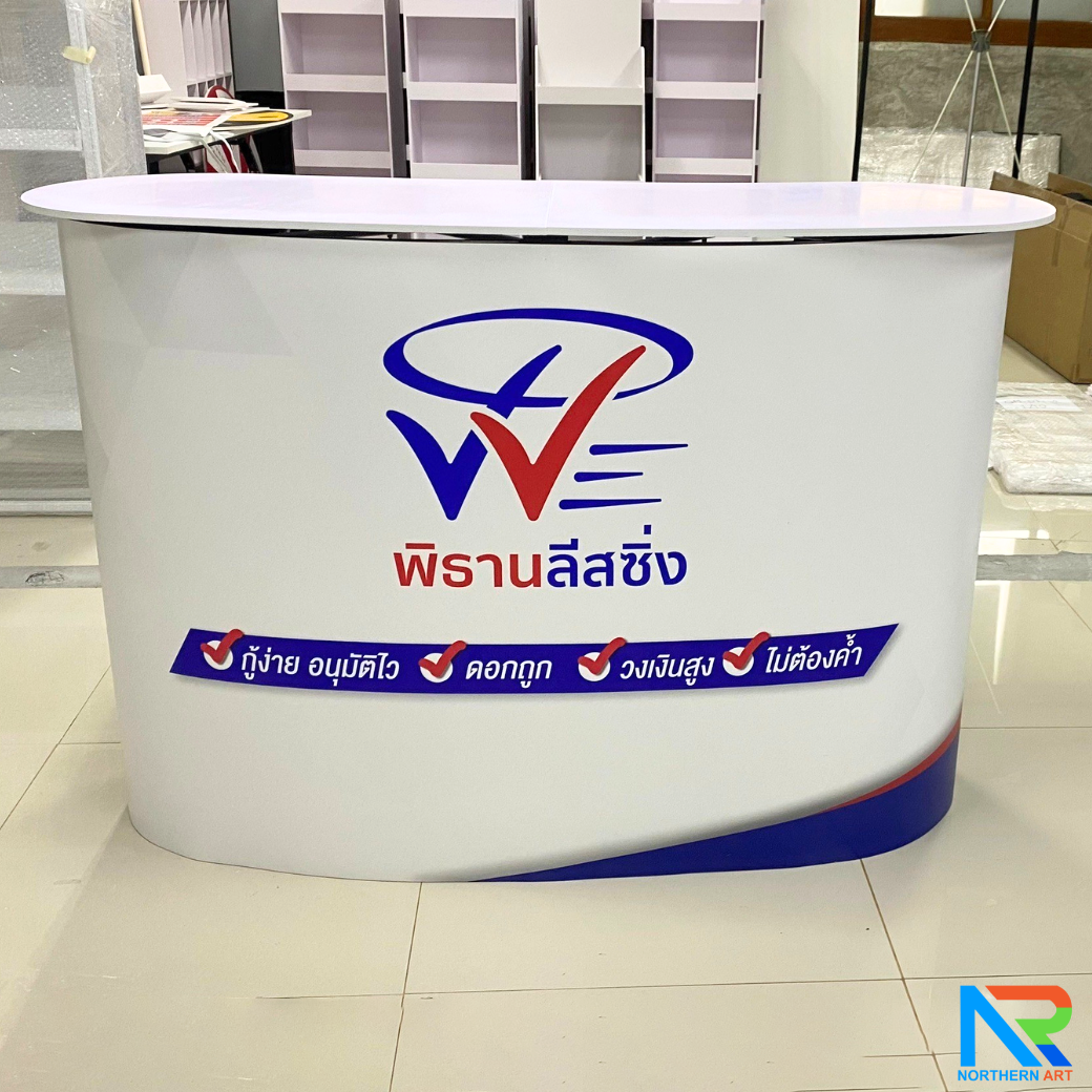เคาน์เตอร์สำเร็จรูป รุ่นโค้ง TOPสีขาว มีช้นวาง ขนาด (W)133 x (D)39 x (H) 90 cm.โครงอะลูมิเนียม พับเก็บได้ เคลื่อนย้ายสะดวก