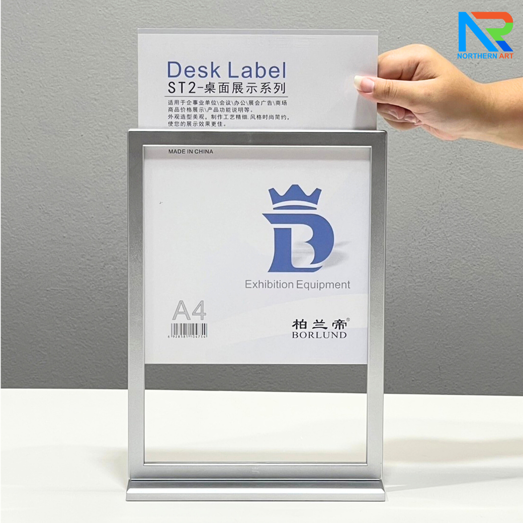 ป้ายตั้งโต๊ะ รุ่น F กรอบเฟรม สีทองและสีเงิน ขนาด A4 ฐานพลาสติก โชว์งานพิมพ์ได้ 2 หน้า ถอดประกอบได้