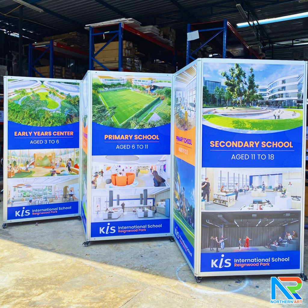 บอร์ดจัดนิทรรศการ บอร์ดอะลูมิเนียม บอร์ดต่อเนื่องตั้งซิกแซก 5 บาน ขนาด 100x200 ซม.ถอดประกอบได้ พร้อมล้อเลื่อน พับได้ เคลื่อนย้ายสะดวก