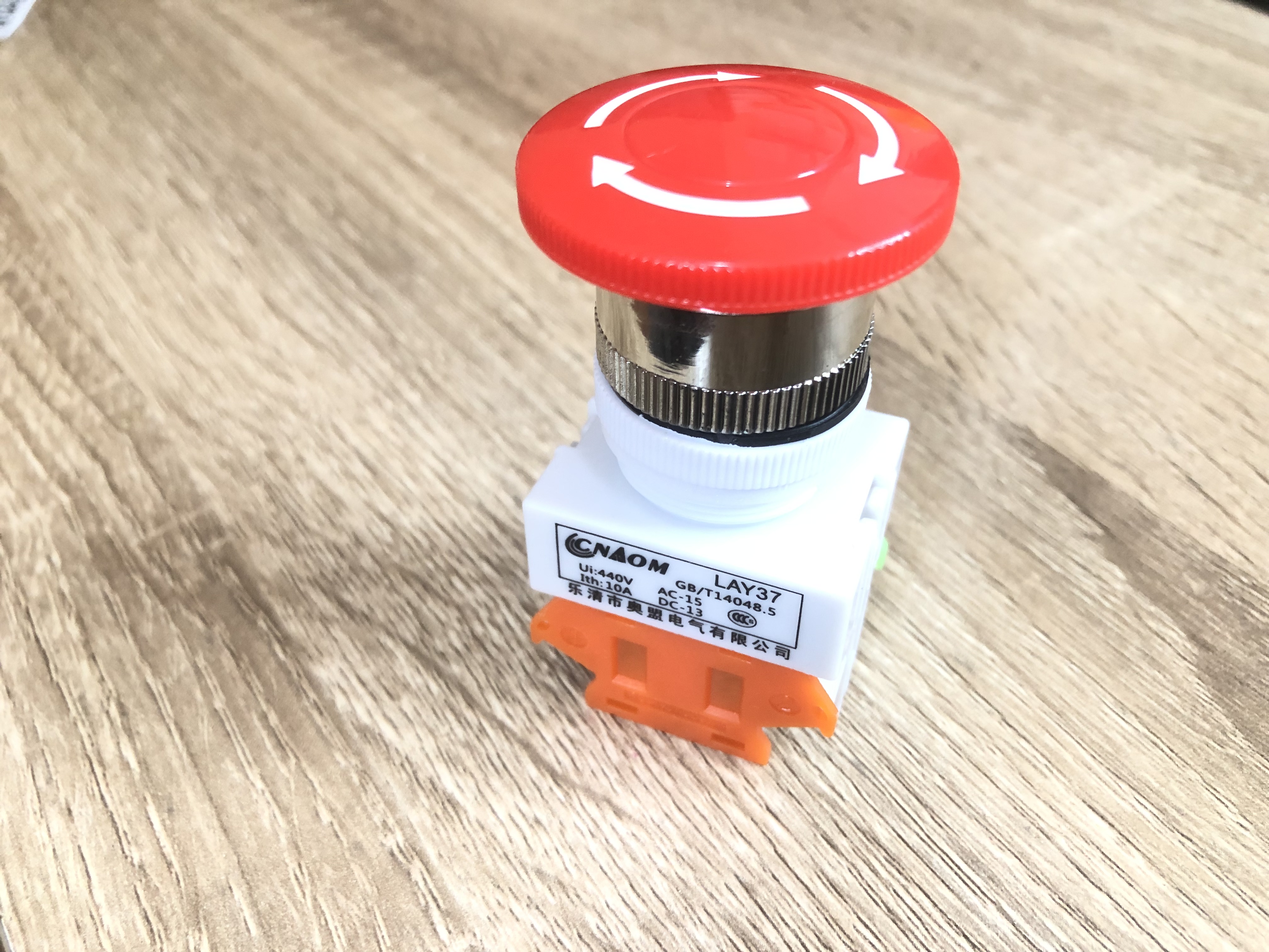 emergency stop switch AC 660V 10A 40mm push button mushroom LAY37-11ZS Y090