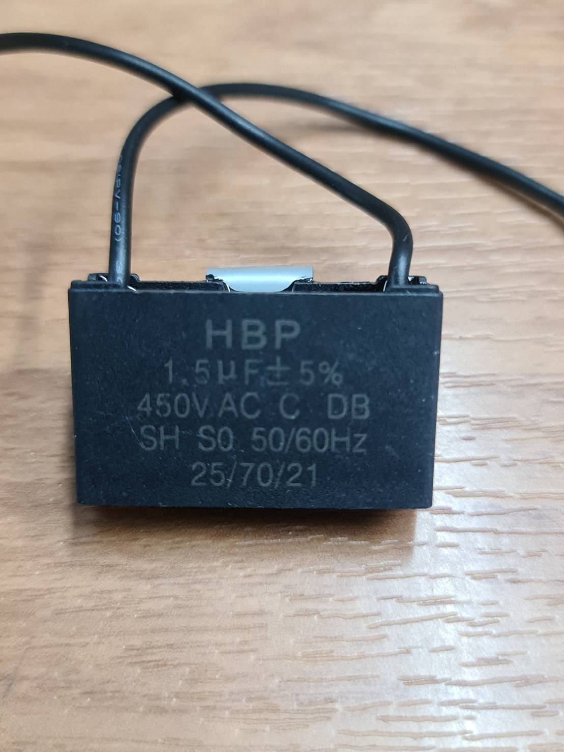 0000754 คาปาซิเตอร์ C 1.5 uF แค็ป พัดลม แค็ปพัดลม (มีสาย ที่ขันน็อต งอ )