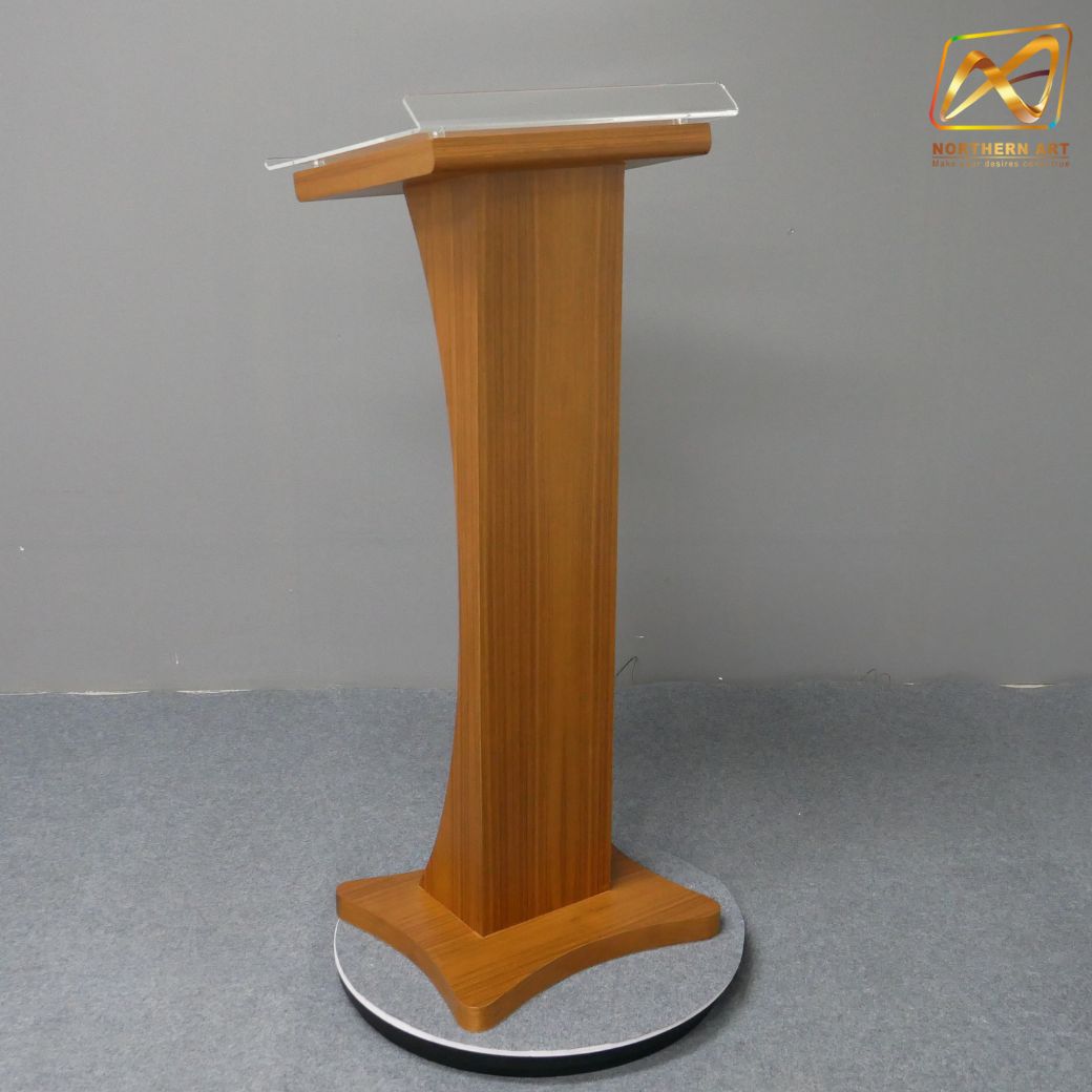 โพเดียมลายไม้ สีสัก ขนาด (W) 48 x (L) 40 x (H) 120 cm. Top เอียง ปิดทับอะคริลิคใสพร้อมหมุด