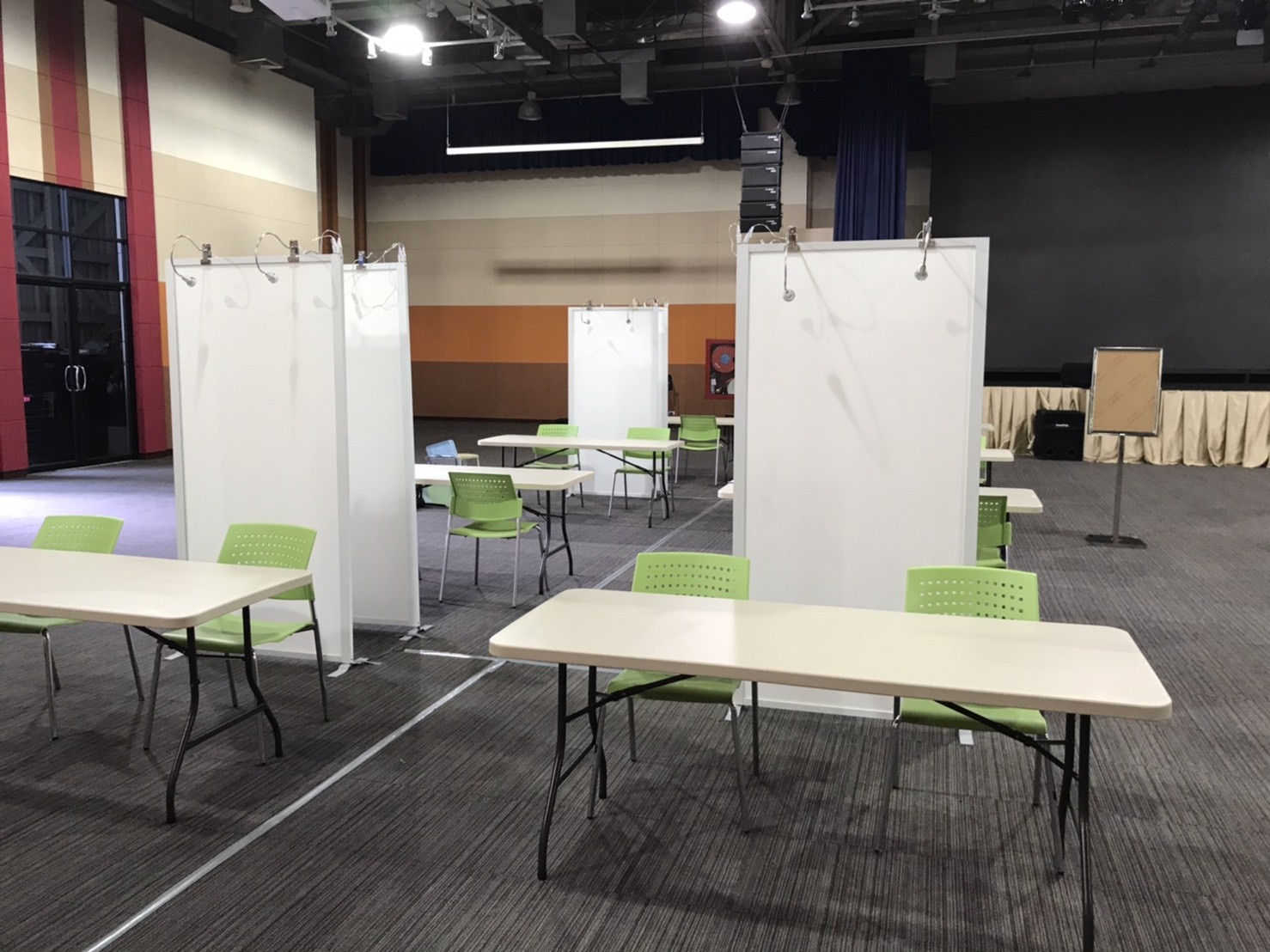 เช่าบอร์ดนิทรรศการ แบบตั้งเดี่ยวพร้อมหลอดไฟ ขนาด 100x200 ซม. บริการติดตั้งพร้อมรื้อถอน