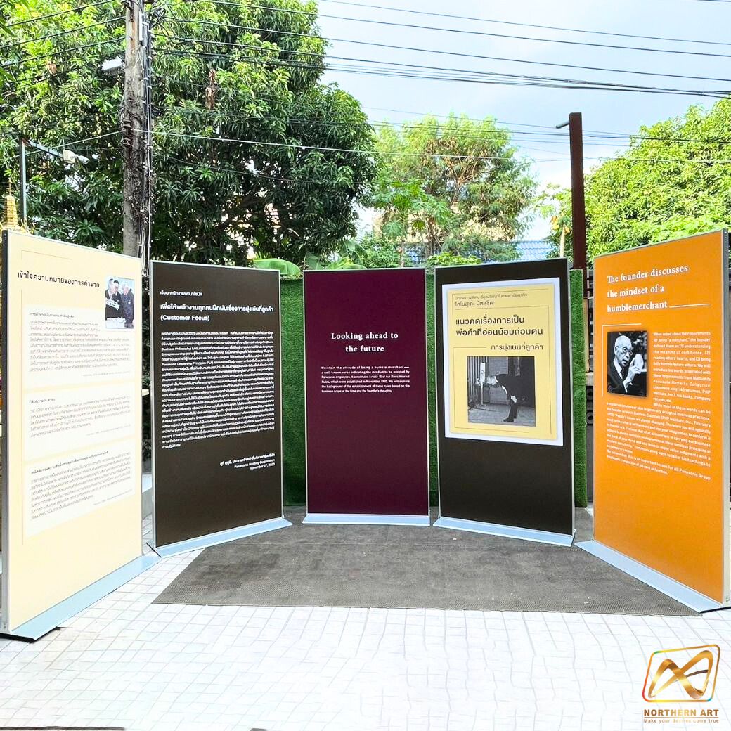 บอร์ดนิทรรศการ ตั้งเดี่ยว รุ่นLUXURY ขนาด 100x200 ซม. โครงอะลูมิเนียม ฐานเหล็กหนา โชว์งานพิมพ์ 2 ด้าน ถอดประกอบได้