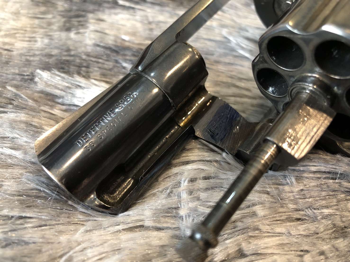 [ปืนฝากขายมือสอง] ปืนลูกโม่ 38 COLT DETECTIVE SPECIAL 2นิ้ว เกลียวลำกล้องลึก น่าสะสมตัวหายาก ผลิตปี 1967 อย่างสวย (รับประกันการตัดโอน ตัวปืน และอื่นๆเช่นเดิม !!)