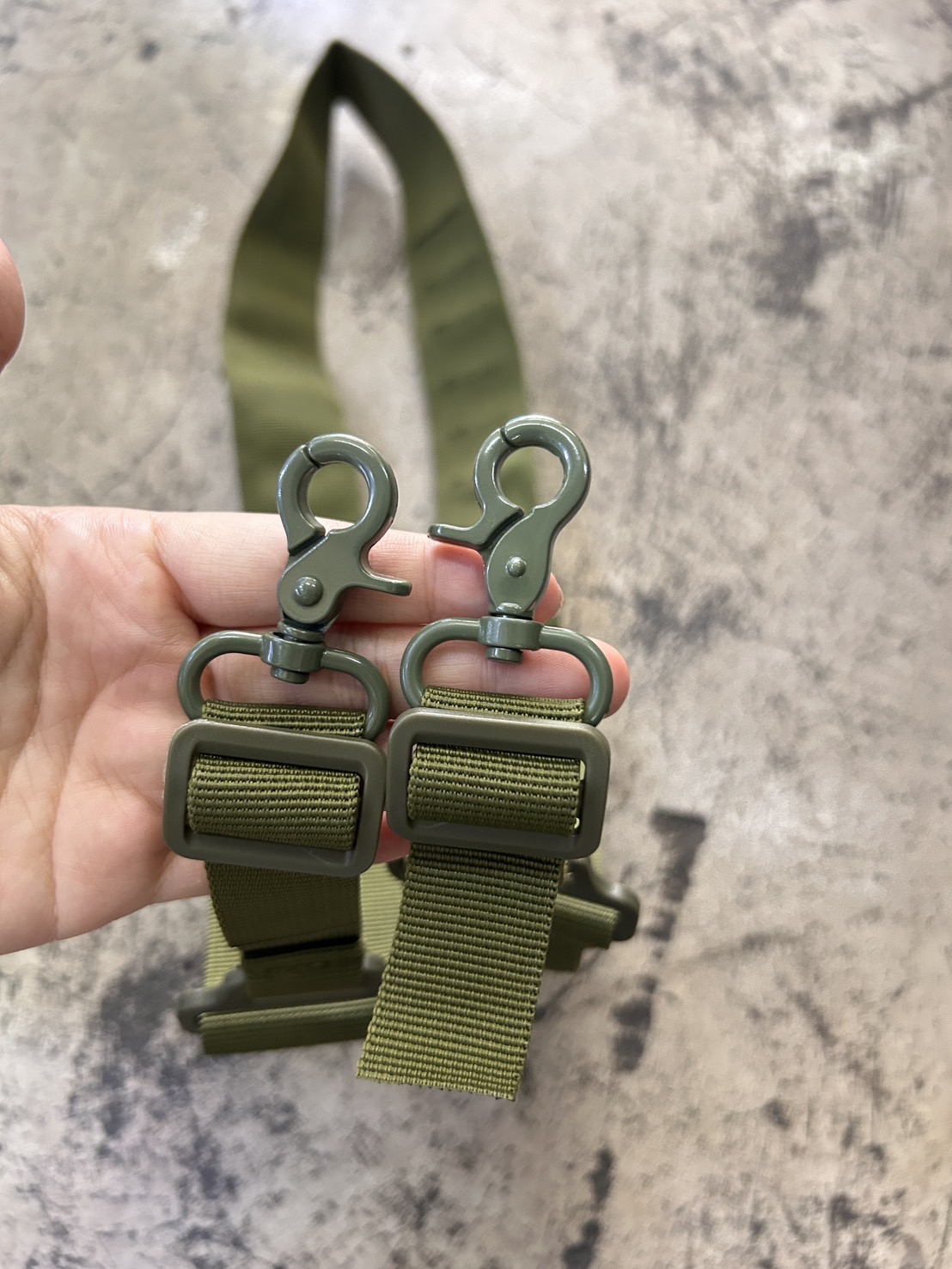 สายสะพายปืนลูกซอง รุ่น 2จุด (สีเขียว)