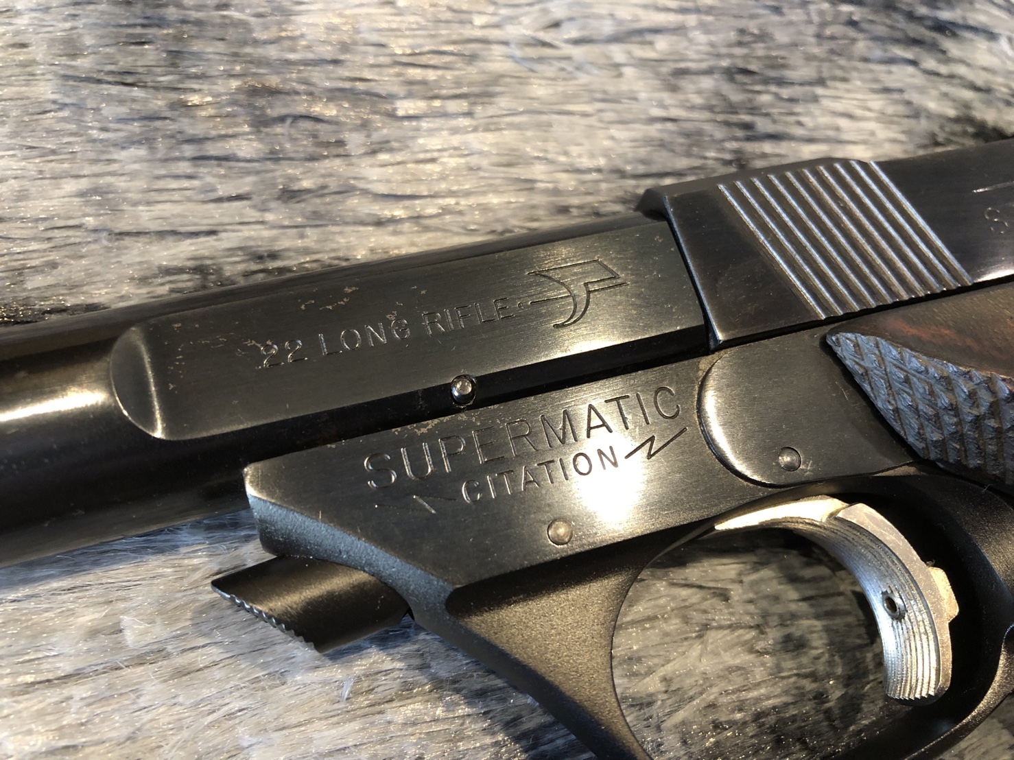 [ปืนฝากขายมือสอง] High Standard Super matic .22LR เก่าเก็บ โบราณ ใช้งานได้ สะสมดี ชอบก็มาจัดได้ครับ !!