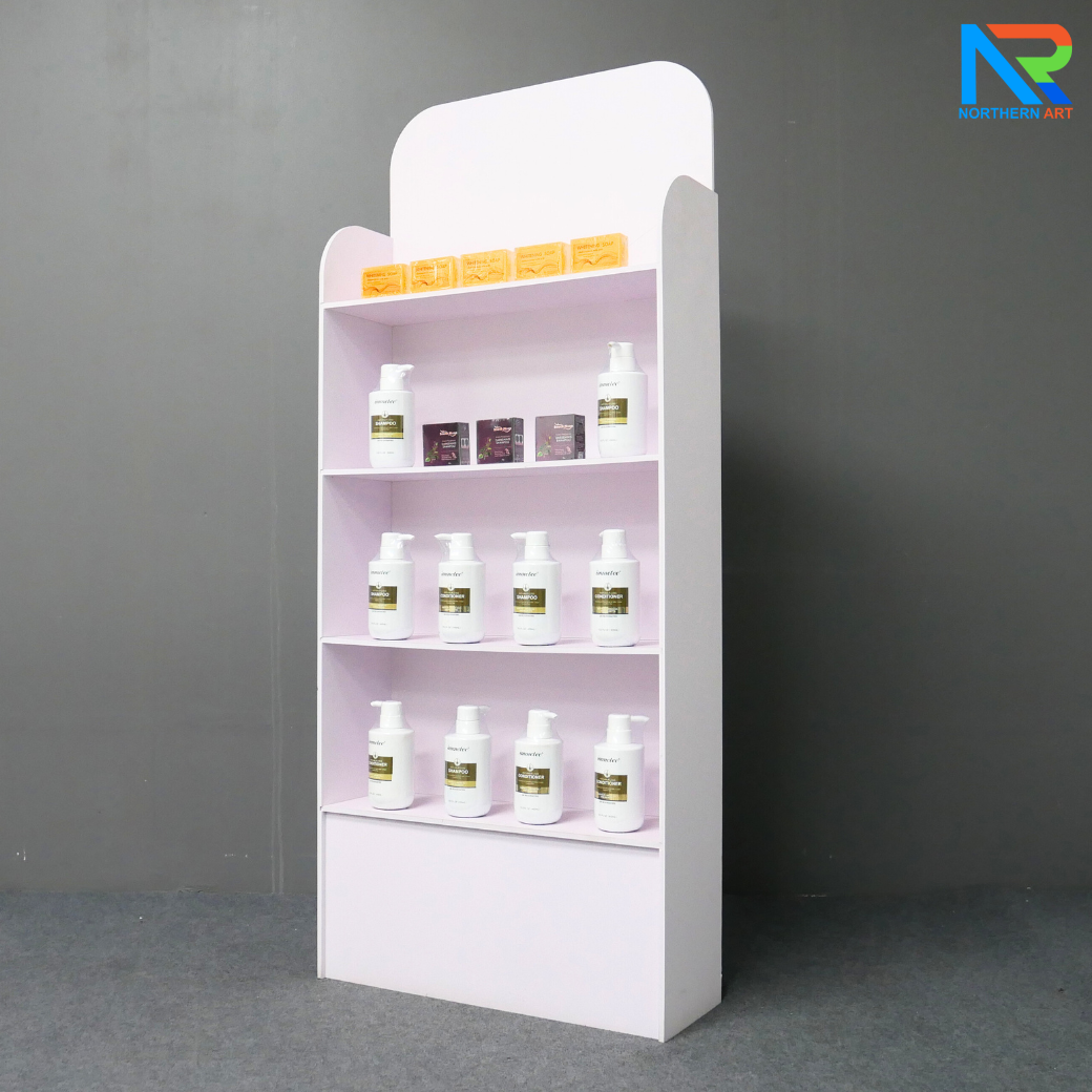 ชั้นวางสินค้าพลาสวูด 4 ชั้น ขนาด (W)60 x (D)20 x (H)140 ซม. พร้อมงานพิมพ์สติ๊กเกอร์ พลาสวูดหนา 8 มม.