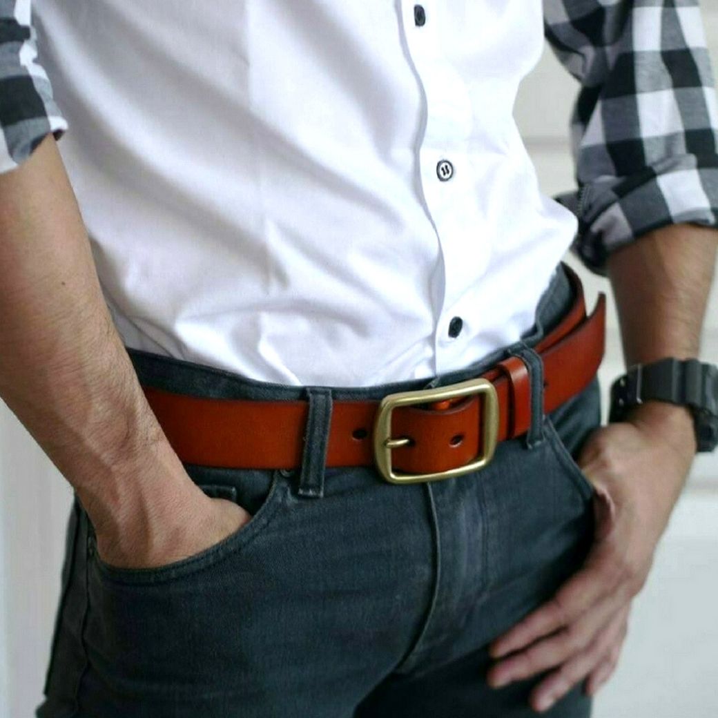 เข็มขัดผู้ชาย เข็มขัดหนังแท้ (หัวทองเหลืองแท้ 100 %) พร้อมเจาะรูเข็มขัดให้ฟรี