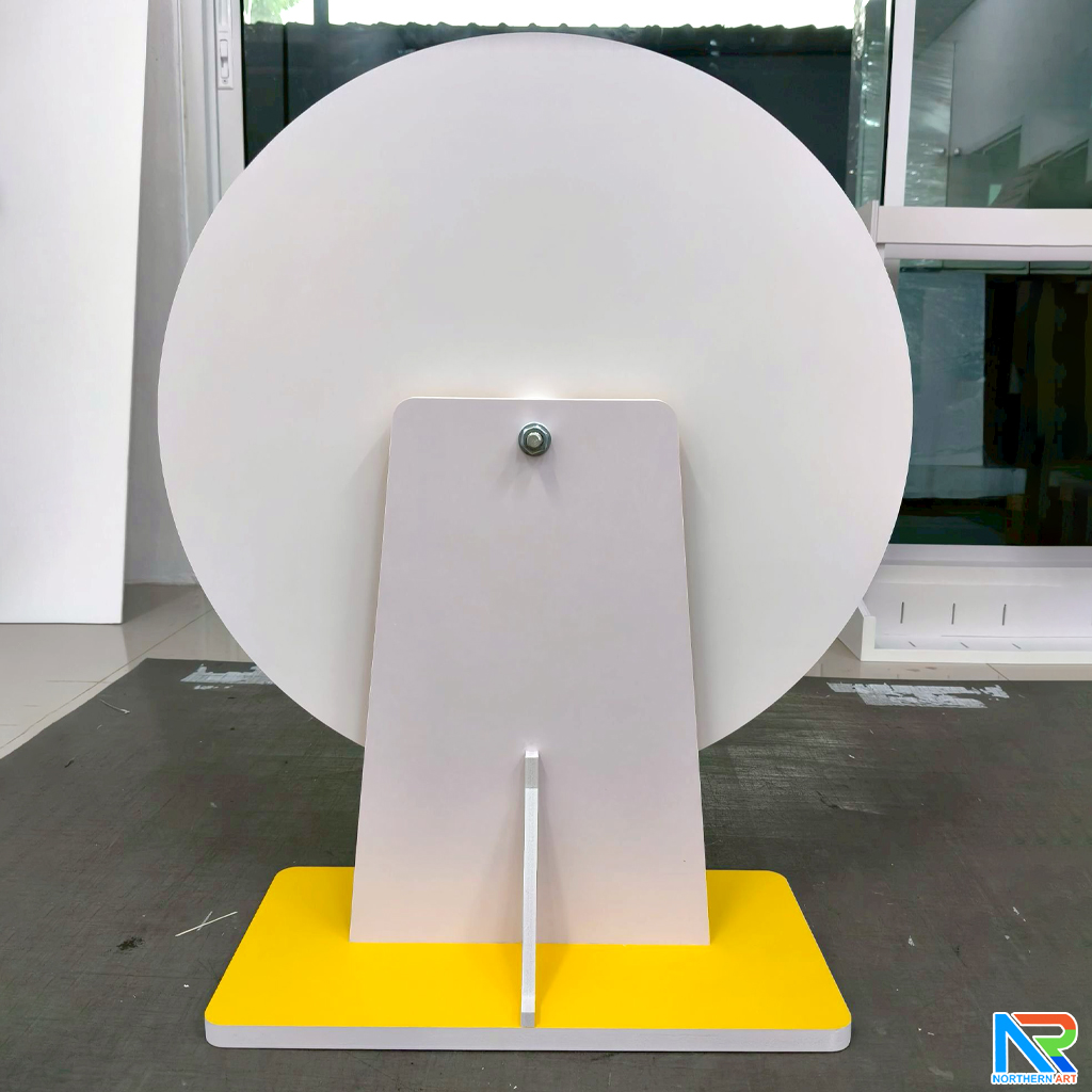 เกมส์วงล้อตั้งโต๊ะ ขนาดวงล้อ 50 ซม. สูง 61.5 ซม. วัสดุพลาสวูดสีขาว หนา 8-15 มม. ถอดประกอบได้