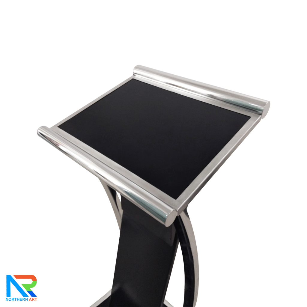 โพเดียมไม้สีดำ ตกแต่งสแตนเลส เกรด304 ขนาด (W) 47 x (D) 44 x (H)120 cm.