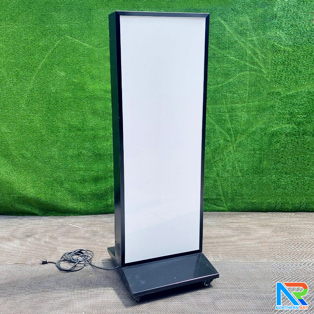 ตู้ไฟ LED ตั้งพื้น ฐานSLOPE ขนาด 60x175 ซม.โครงเหล็กพร้อมแผ่นซิงค์ สีดำ แผ่นอะคริลิค 2 แผ่น โชว์งานพิมพ์ 2 ด้าน มีล้อเลื่อน เคลื่อนย้ายสะดวก