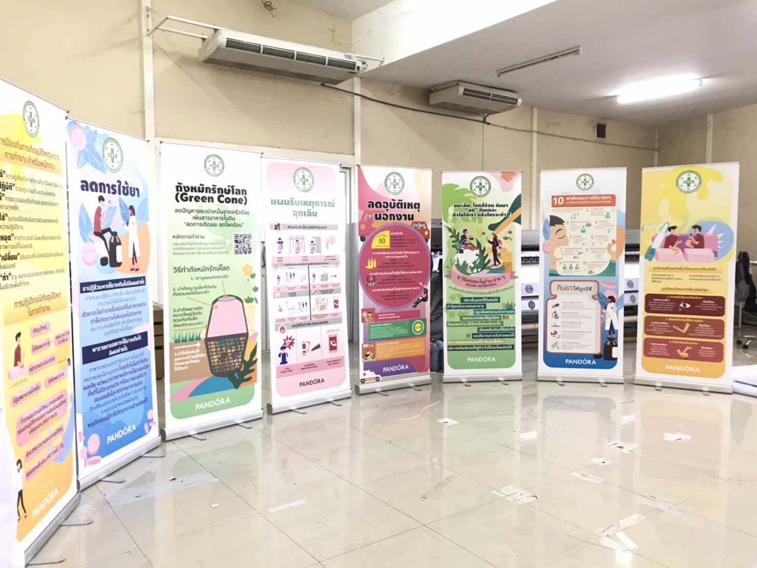 ROLL UP GRADE A โรลอัพ ขนาด 85x200 ซม.โครงสร้างอะลูมิเนียมอย่างดี แข็งแรง ทนทาน ม้วนเก็บได้ พกพาสะดวก