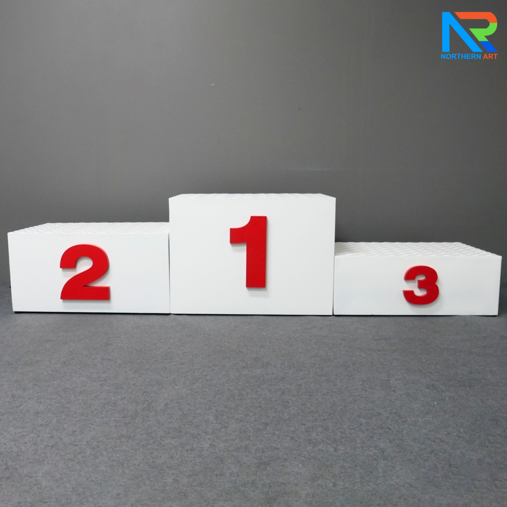 แท่นยืนรับรางวัล 1-2-3 ขนาด (W)210 x (D)50 x (H)50 cm. โครงเหล็ก ทำสีขาว พร้อมตัวเลข 1-2-3 (สั่งทำสีตามความต้องการได้)