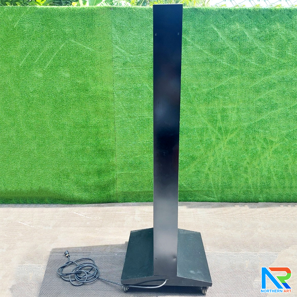 ตู้ไฟ LED ตั้งพื้น ฐานSLOPE ขนาด 60x175 ซม.โครงเหล็กพร้อมแผ่นซิงค์ สีดำ แผ่นอะคริลิค 2 แผ่น โชว์งานพิมพ์ 2 ด้าน มีล้อเลื่อน เคลื่อนย้ายสะดวก