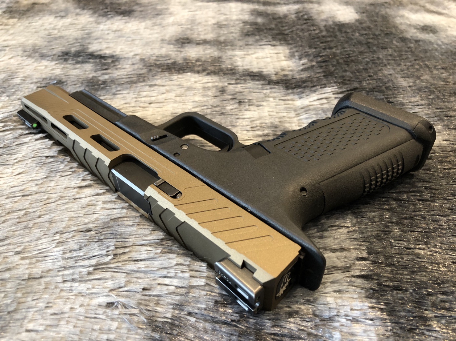 [ปืนฝากขายมือสอง] Lonewolf 9มม มิติเทียบเท่า Glock34 ออกแบบใหม่ทั้งหมดโดยสำนักแต่ง Lonewolf สวยงามตามท้องเรื่อง !!!!!