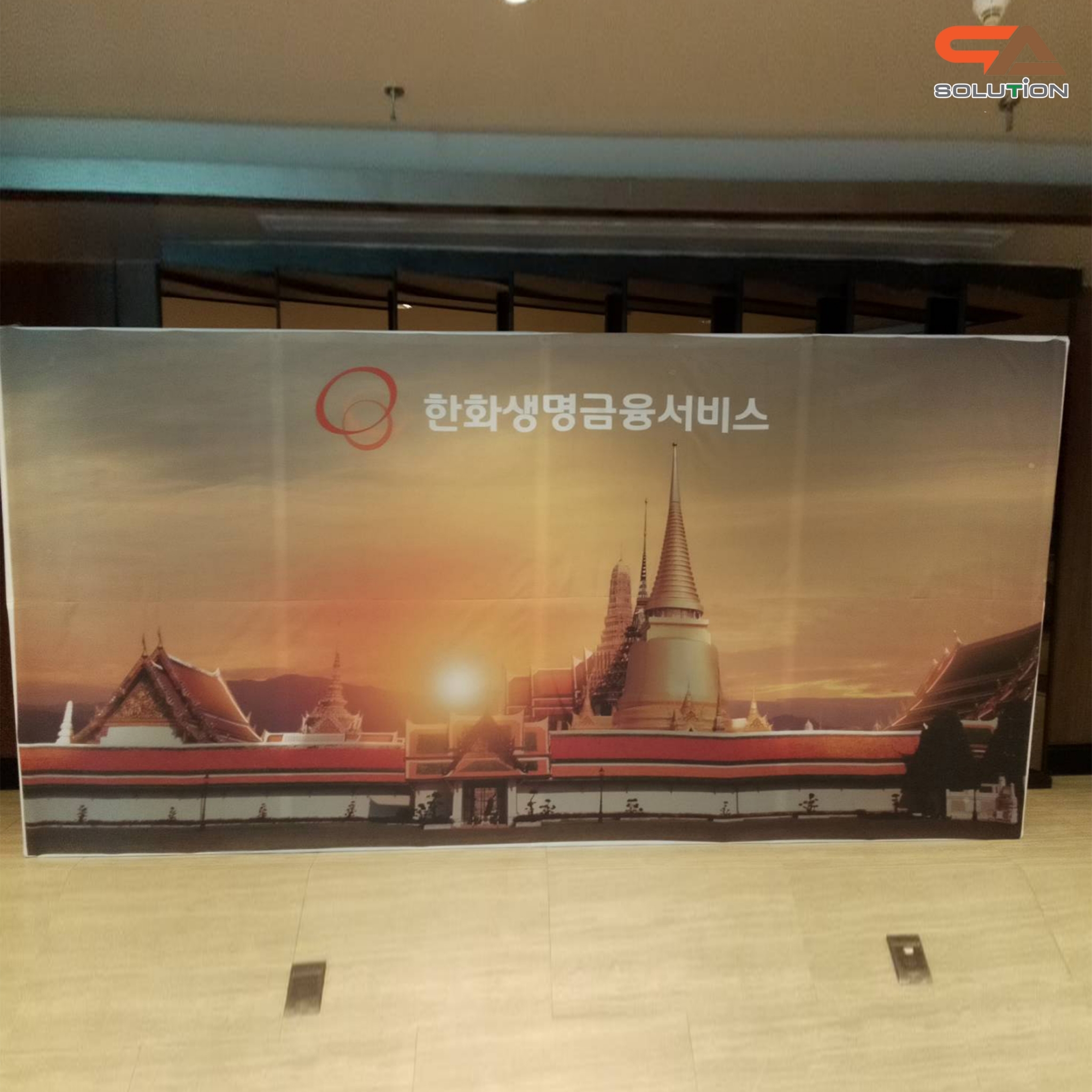 VINYL BACKDROP OUTDOOR แบคดรอบไวนิล ขนาด (W)400-600 x (H)200-300 cm. โครงอะลูมิเนียมพร้อมขาค้ำยัน ถอดประกอบได้ เหมาะกับงานภายนอกอาคาร