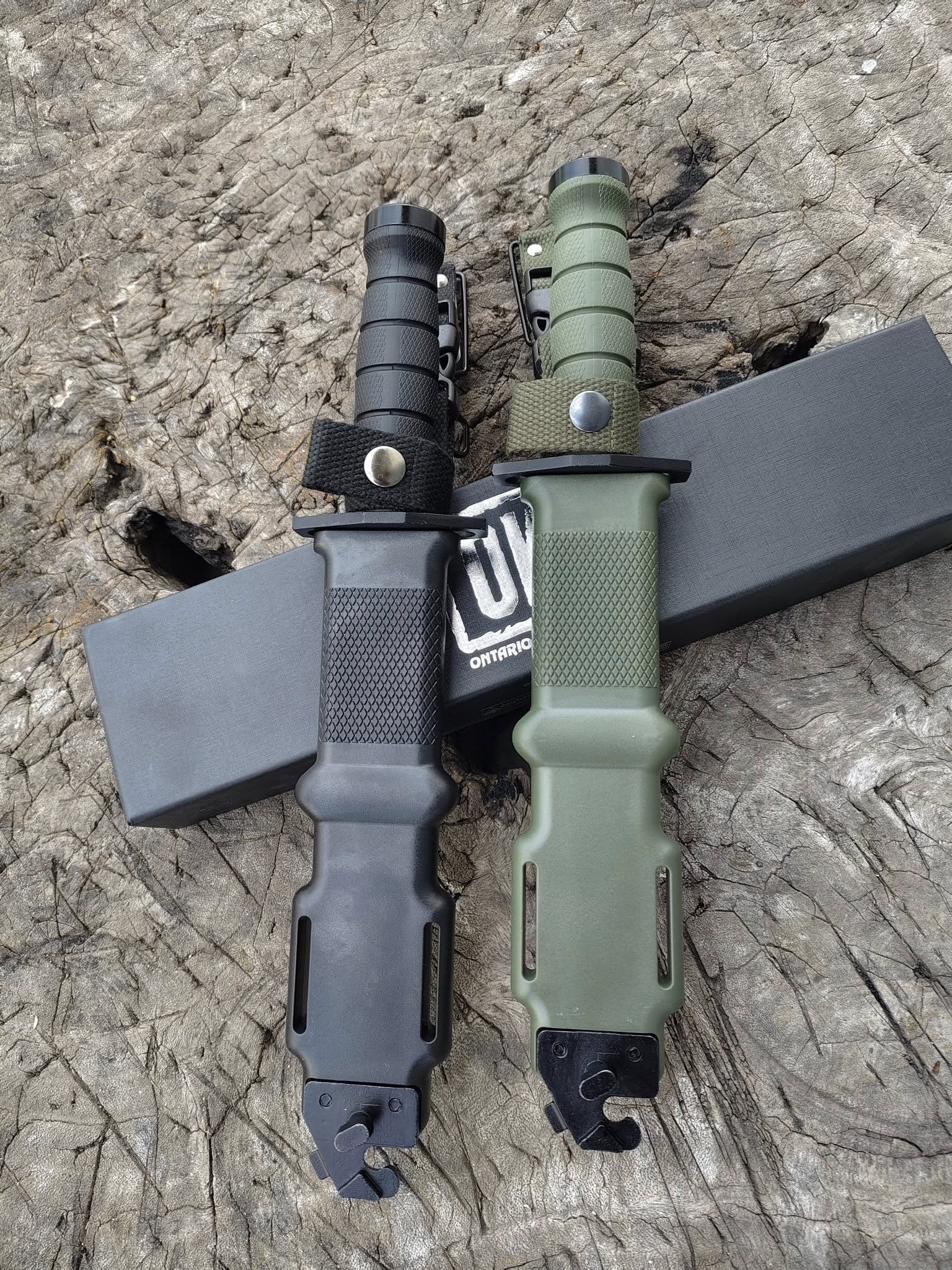 🔥 มีดEOD-M11OKC 🔥 สุดยอดมีดแห่งภารกิจ: ความแข็งแกร่งระดับกองทัพจาก OKC เหล็กD2 ที่แกร่งเป็นพิเศษ และด้ามจับ Dynaflex