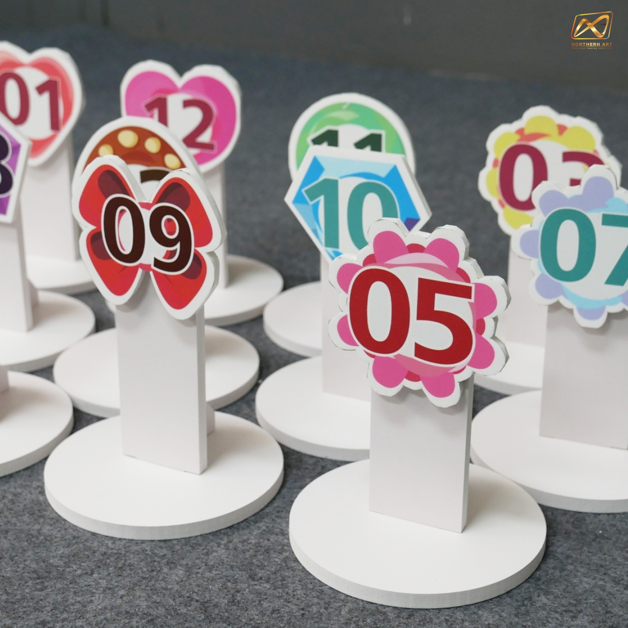 ตู้เกมส์ CARNIVAL เกมส์โยนห่วงคล้องแท่ง ขนาด (W) 80 x (L)64 x (H)160 cm. ชุดแท่งตั้งพร้อมห่วง 36 อัน (คละสี คละขนาด)