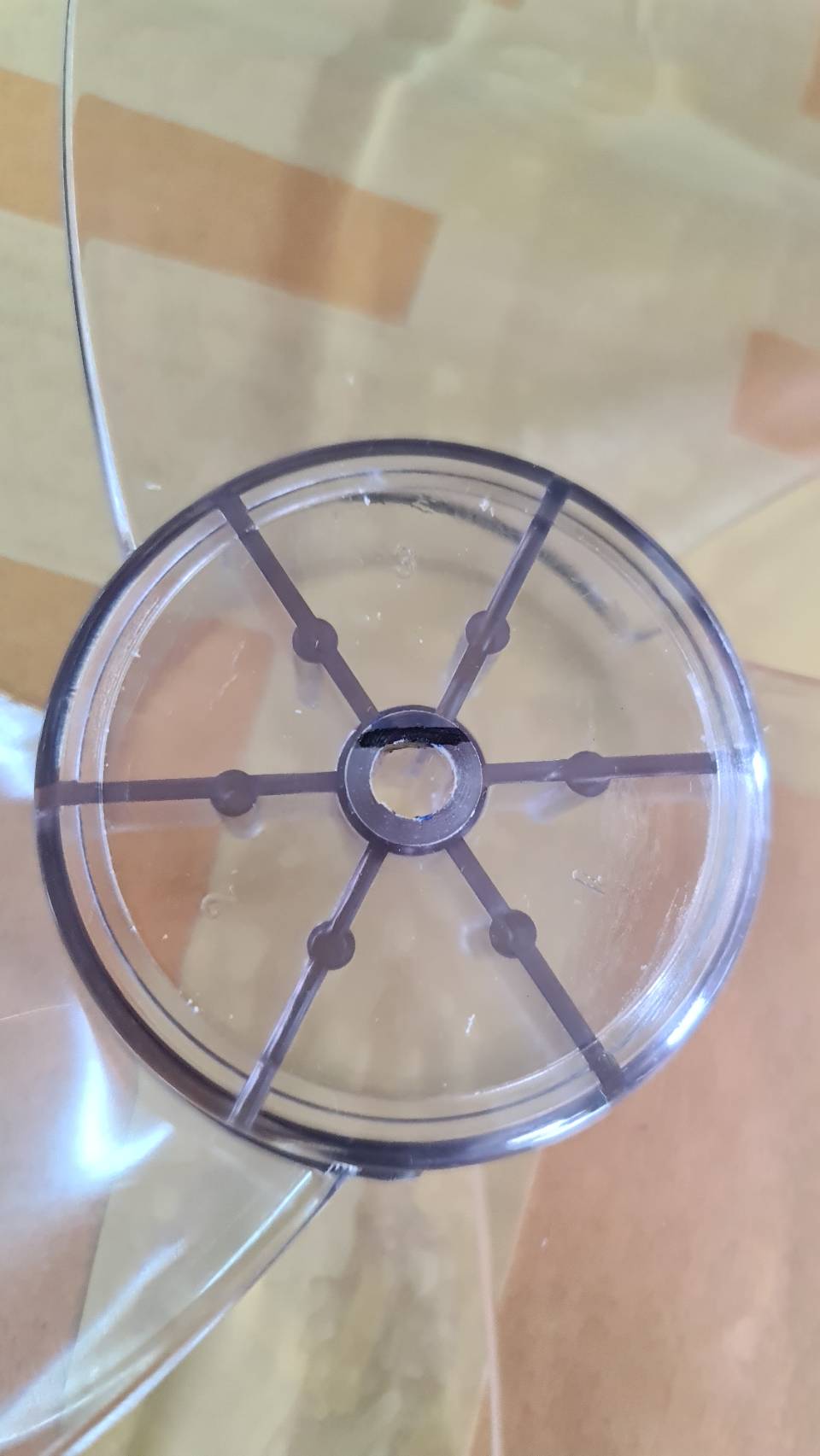 0000812 ใบพัดลม (แกนผ่า) 16"รูใน 8 มิล ขนาด 16 นิ้ว ยี่ห้อ ลักกี้(แกนเหลี่ยม หรือ แกนผ่า)