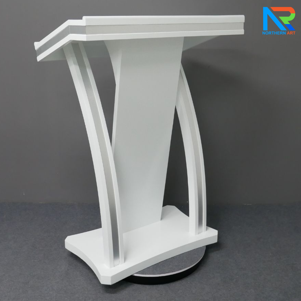 โพเดียมไม้ ยืนคู่ สีขาว ขนาด (W)90 x (L)52 x (H)120 cm. ตกแต่งแถบลามิเนตสีเงินเงาTOPและเสาข้าง
