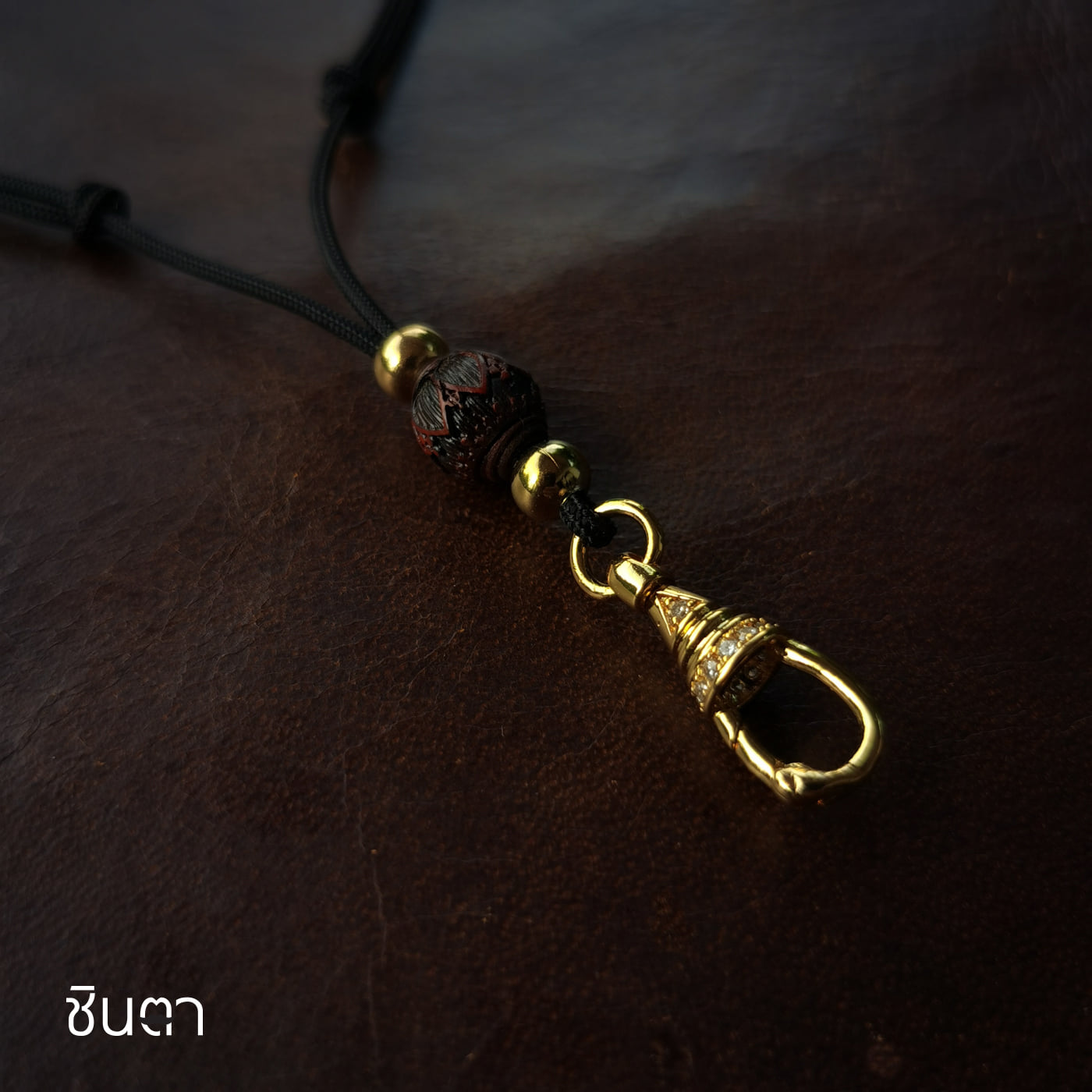 สร้อยพระ เชือกห้อยพระ สร้อยคอพระ สไตล์วินเทจ งาน Handmade เชือกร่ม ประดับไม้จริง Minimal เท่ห์ๆ เรียบง่าย เข้ากับการแต่งกายในชีวิตประจำวันได้ทุกสไตล์ ใช้ได้ทั้งเด็กและผู้ใหญ่ นำเสนอโดยร้านชินตา