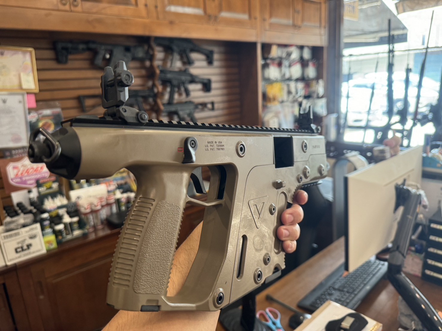 **ติดจอง** [ปืนฝากขายมือสอง] Kriss Vector.45 สีทราย FDE มือสอง รีคอยเบาสุดๆ ยิงนุ่มมือ !!!!