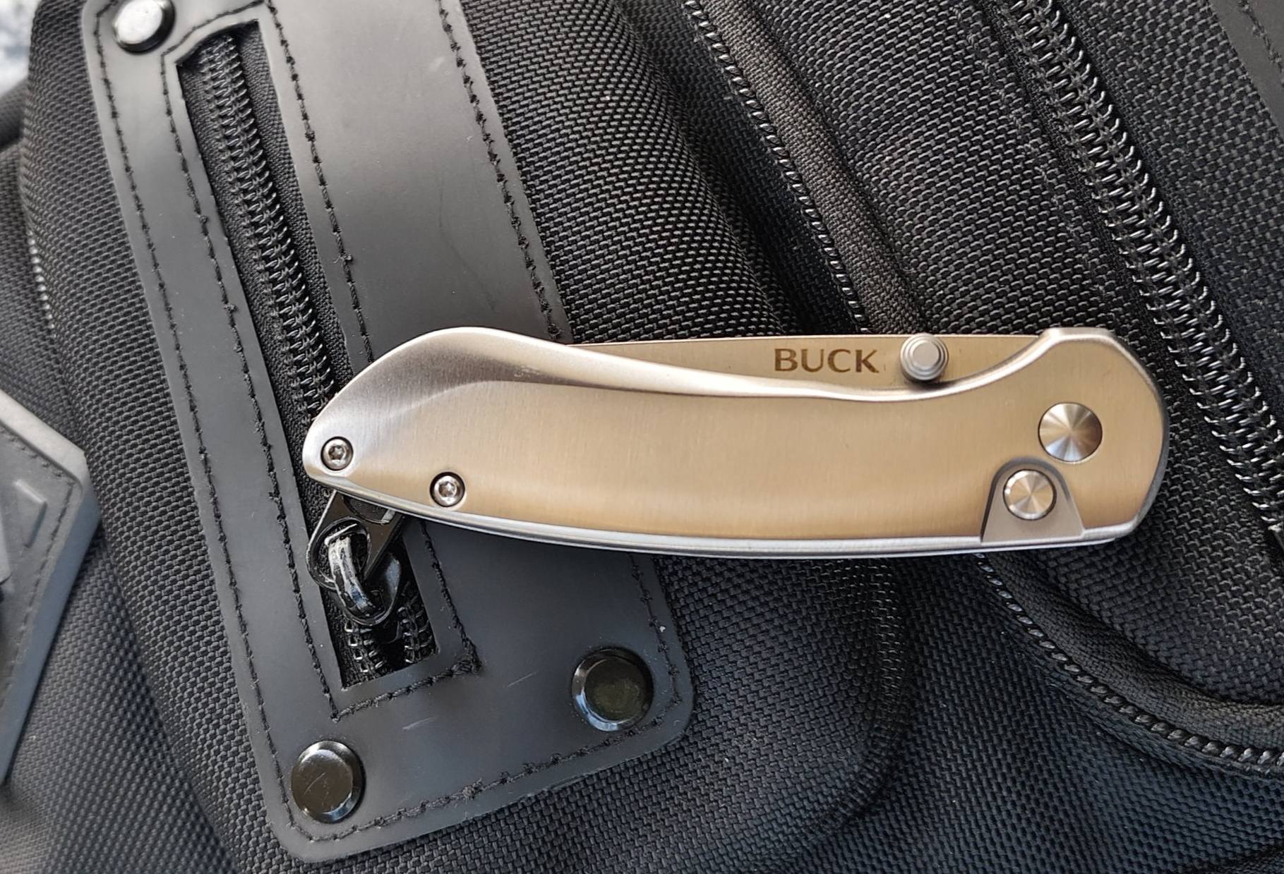 มีดพับระบบ Button Lock รุ่นแรกของ Buck มีดพับพกพาที่สมบูรณ์แบบสำหรับทุกวัน