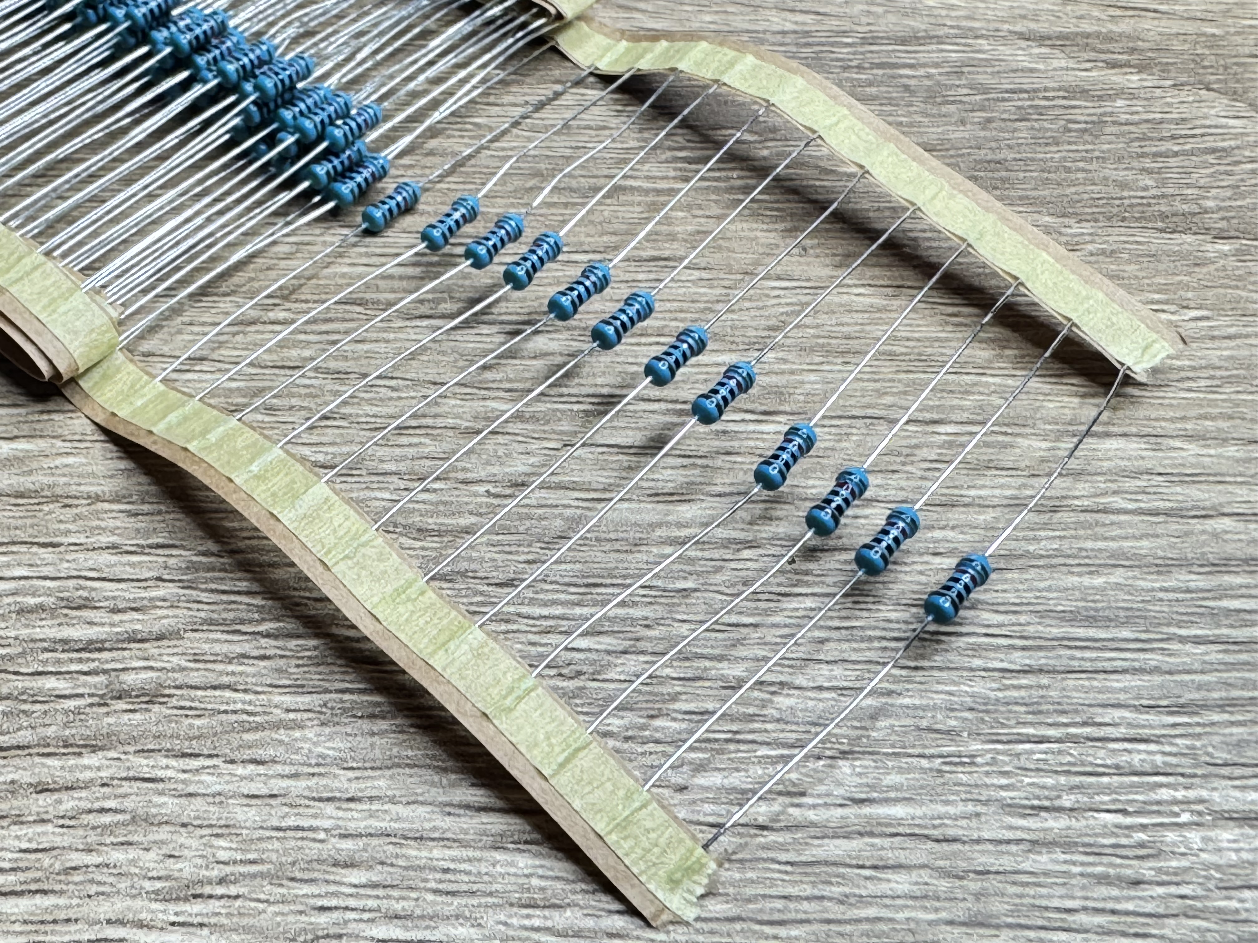 Resistor, ตัวต้านทาน 10k โอห์ม 1/4W error +- 1% (ชุดละ 20 ชิ้น)