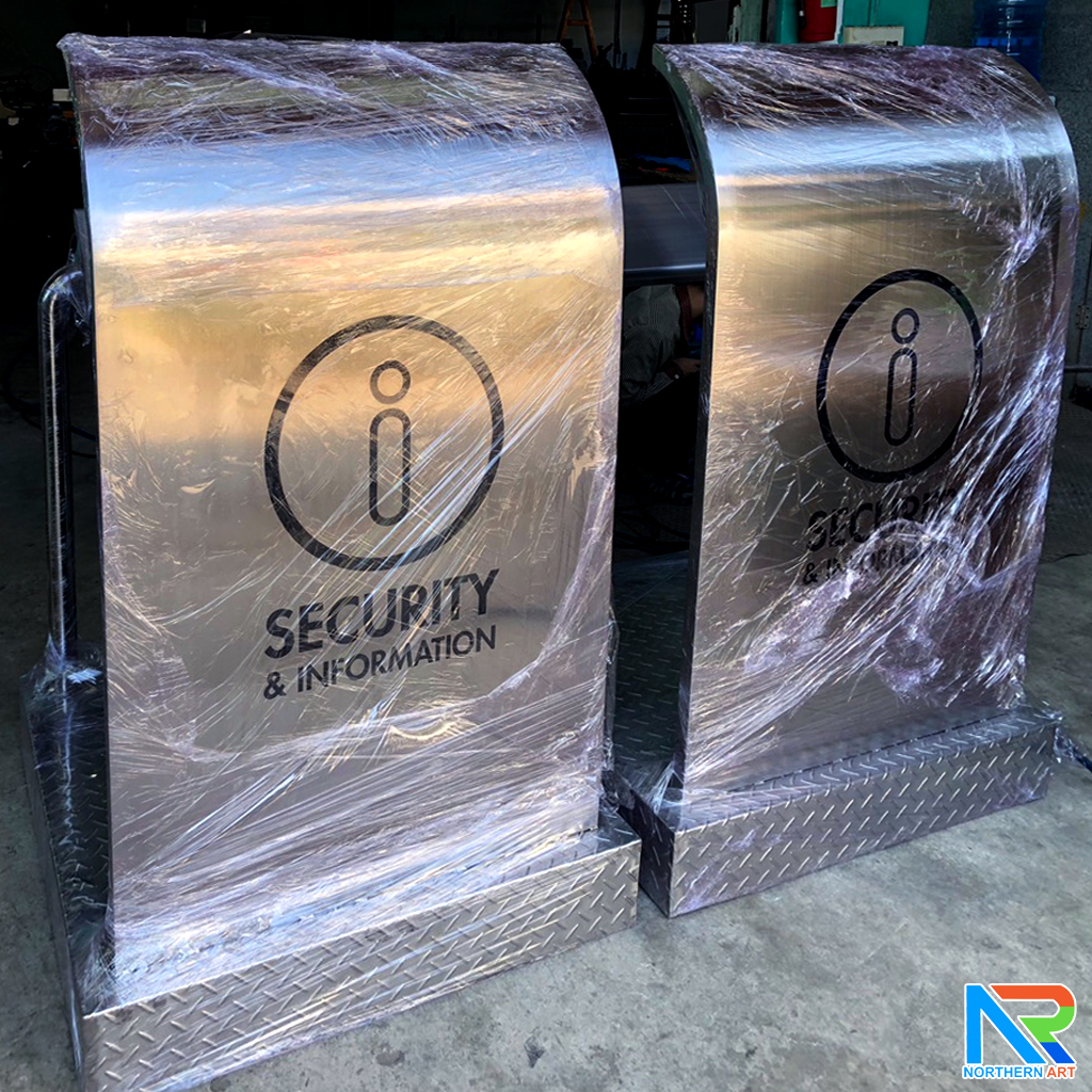 โพเดียมรปภ.รุ่น PD-GR-01 ขนาด (W) 85 x (L) 85 (H) 135 ซม. สแตนเลส เกรด304 ไม่เป็นสนิม แข็งแรง ทนทาน พร้อมที่นั่ง และช่องใส่เอกสาร