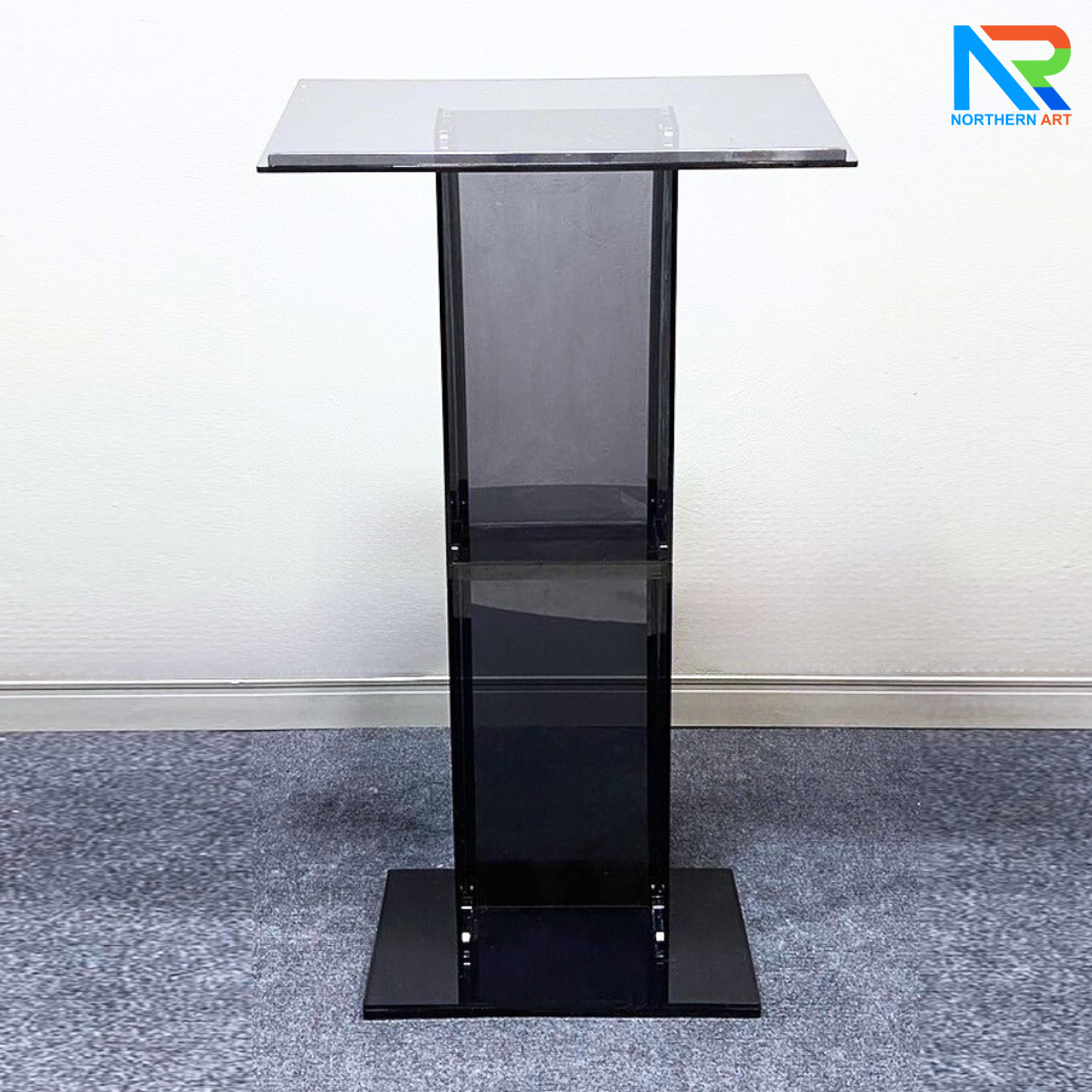 โพเดียม อะคริลิคสีดำใส ขนาด(W)68 x (L)34 x (H)123 cm. TOP เอียงพร้อมกันตก วัสดุอะคริลิคใส หนา 8 มม.