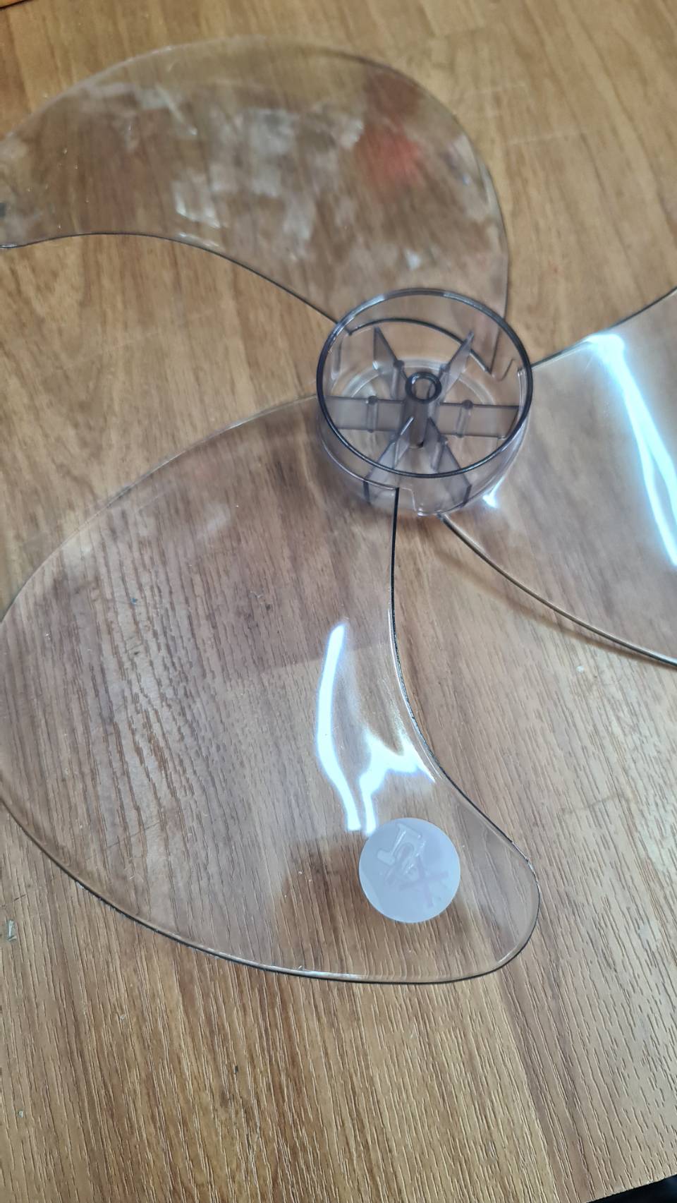 0000812 ใบพัดลม (แกนผ่า) 16"รูใน 8 มิล ขนาด 16 นิ้ว ยี่ห้อ ลักกี้(แกนเหลี่ยม หรือ แกนผ่า)