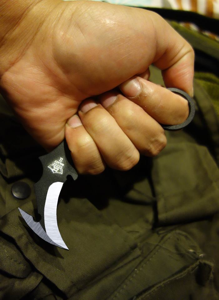Galaxy รุ่น2 Neck knife 2คม เป็นงานhandmade in Thaialnd by PPKNIFE มีดห้อยคอ 2คม คือมีคมล่างและคมบน มาพร้อมซอง และสร้อยไข่ปลาอย่างดี ผลิตโดยคนไทย เพื่อคนไทย