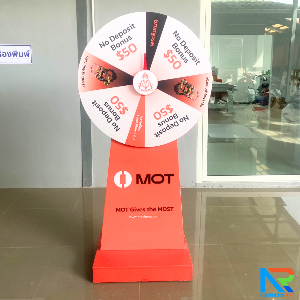 เกมส์วงล้อไม้ ตั้งพื้น ขนาดวงล้อ 80 ซม. สูง 168 ซม. มีล้อเลื่อน สามารถอออกแบบสติ๊กเกอร์ได้ตามความต้องการ