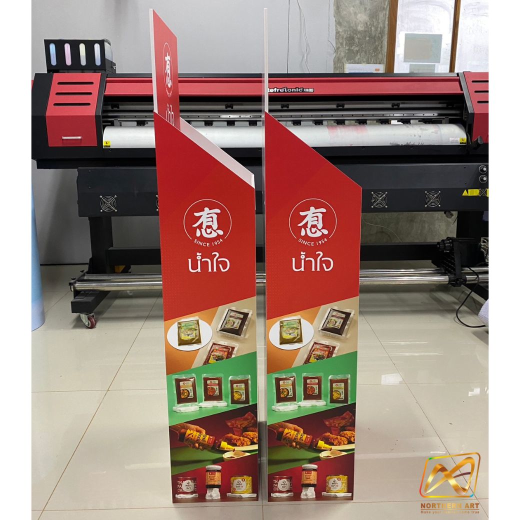 ชั้นวางสินค้าพลาสวูด 2 ชั้น ขนาด (W)35 x (D)24 x (H)130 ซม. พร้อมงานพิมพ์ พลาสวูดหนา 8 มม.