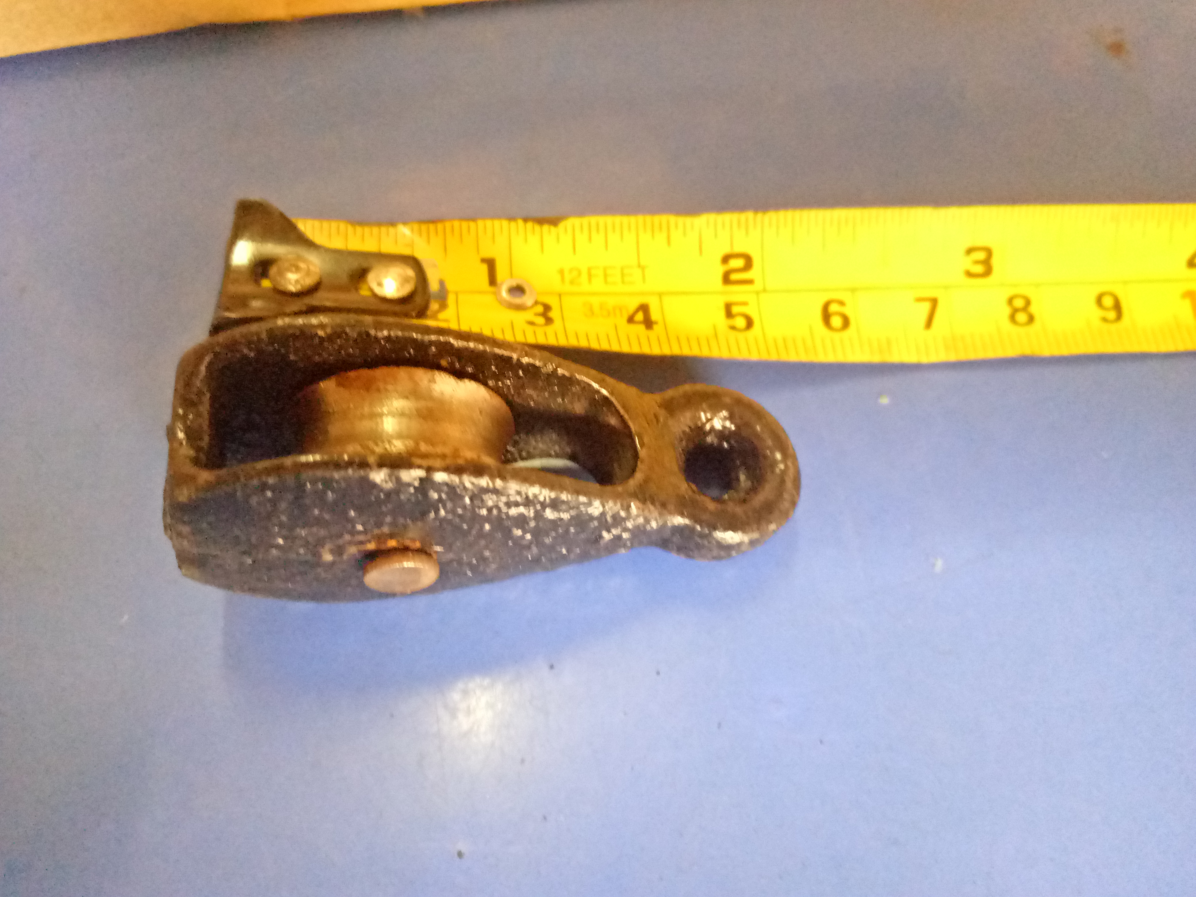 รอกสำหรับใส่เชือกชักธงชาติขนาดยาว 2 นิ้ว