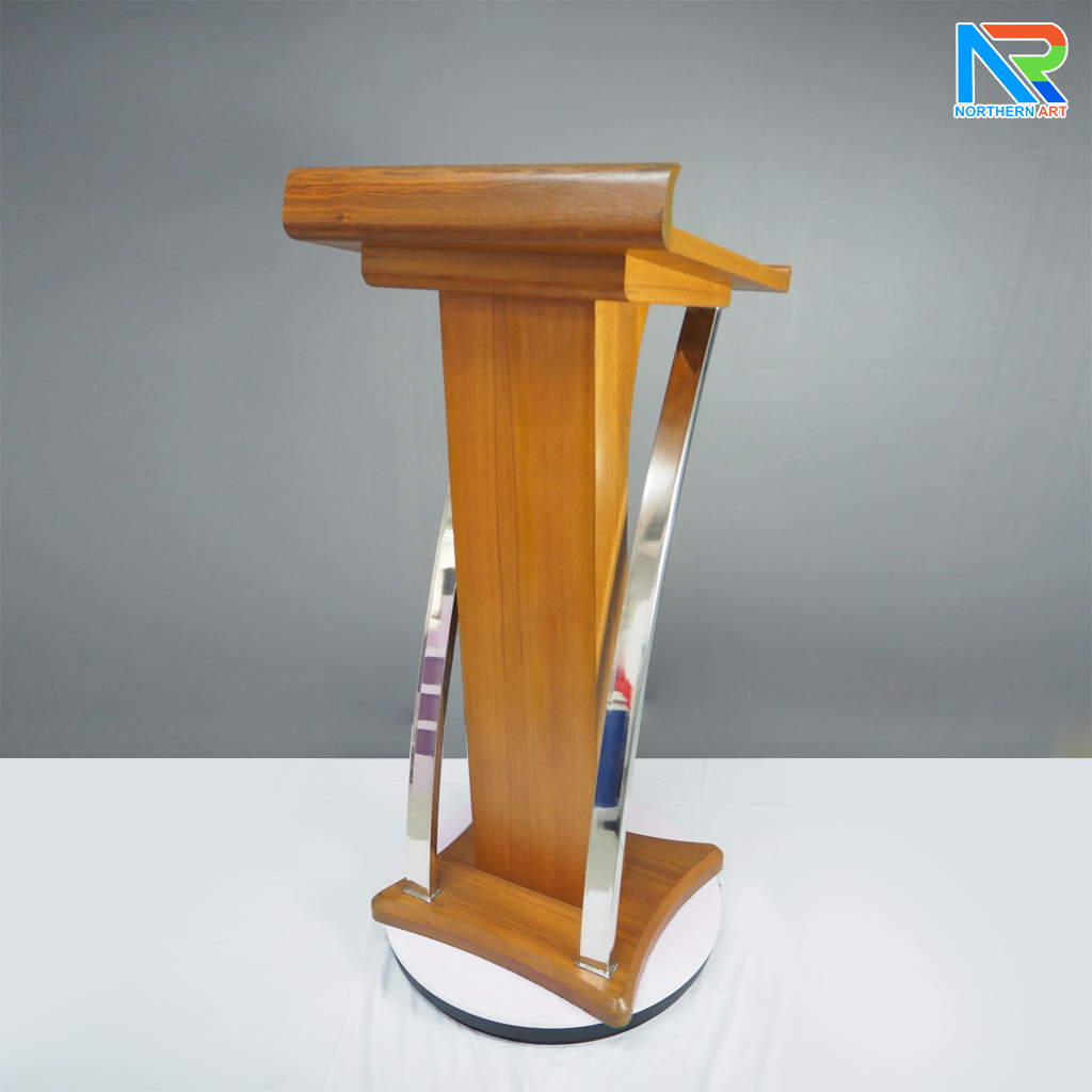 โพเดียมไม้ สีสัก ตกแต่งสแตนเลสเกรด304 ขนาด (W) 55 x (L) 50 x (H) 120 cm.