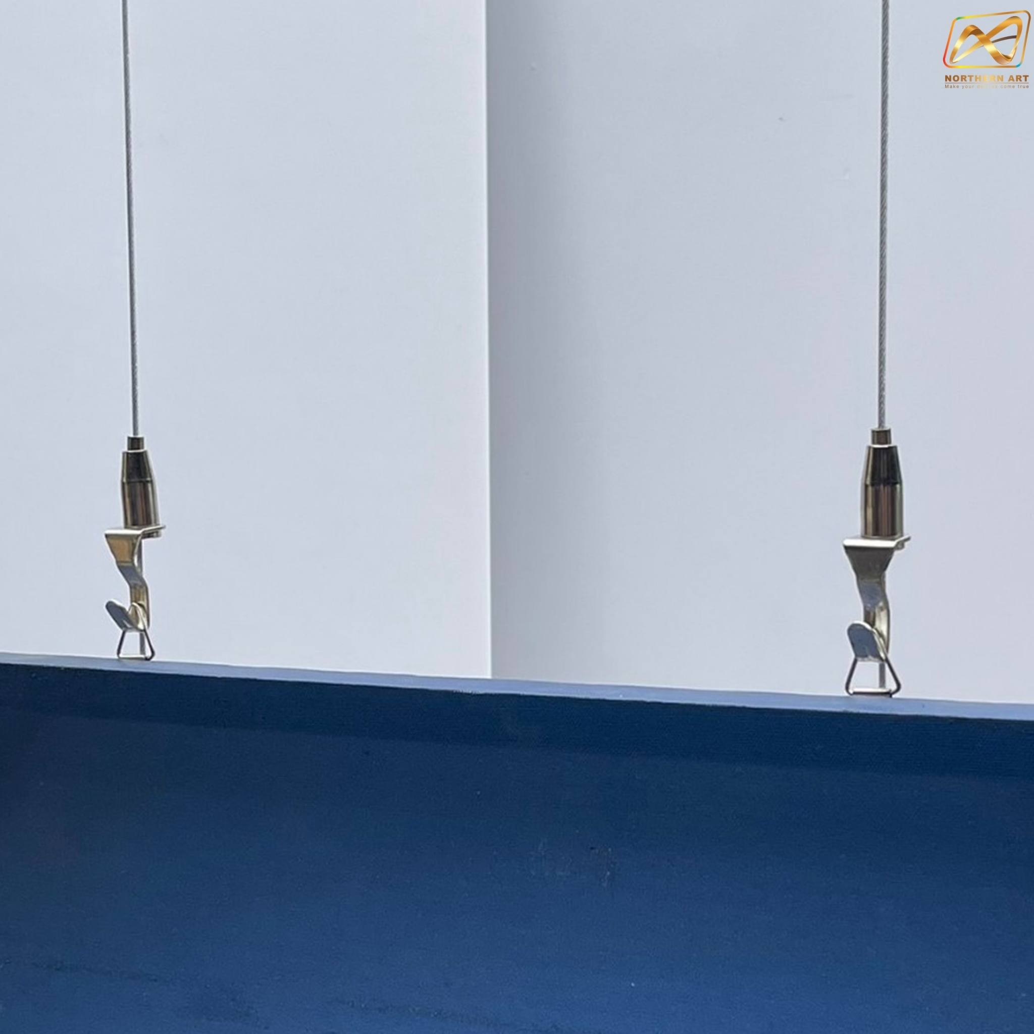 บอร์ดนิทรรศการ พร้อมชุดสลิง 2 ขอ รุ่น SINGLE SIDED ขนาด(W)100 x (W)200 cm. สามารถแขวนภาพได้ 1 ด้าน 2 ภาพ บน-ล่าง ถอดประกอบได้