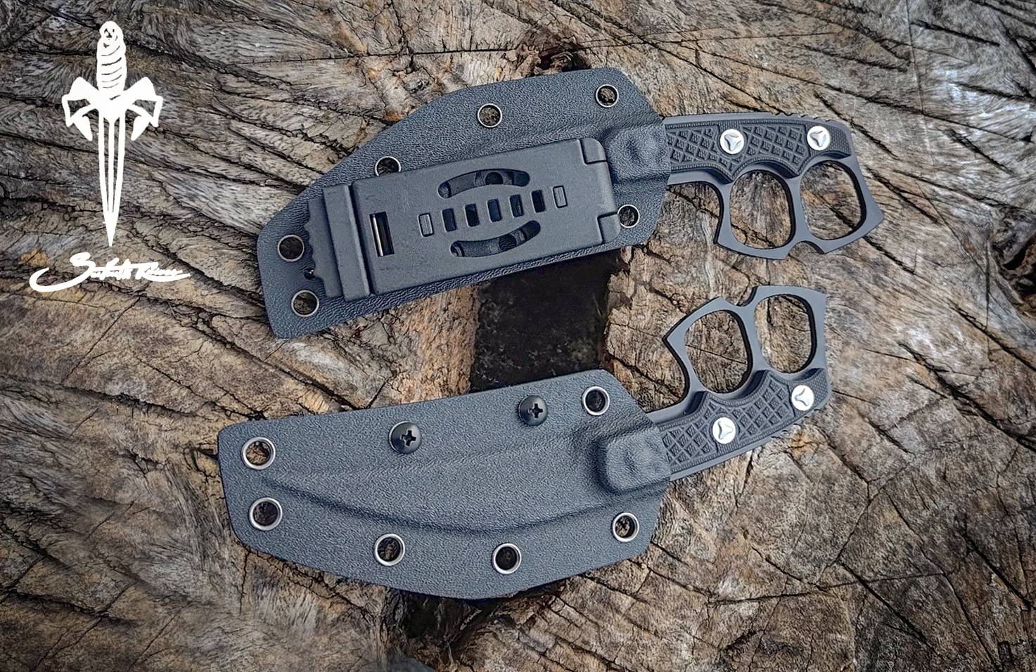 มีดใบตาย Combat Assassin มีดลูกครึ่งไฮบริด ผสมกันระหว่างมีดคารัมบิต และ มีดใบตาย ด้ามจับทำจาก G10 เนื้อหนา ขึ้นลายกันลื่น ยึดด้วยน็อตพิเศษ 3 จุดแข็งแรง มาพร้อมซอง Kydex ติดตั้ง Tek-lock เวอร์ชั่น 2 แบบSpecial สวยดุดัน คุ้มค่ามาก