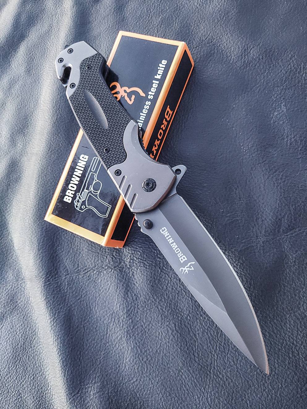 มีดพับ รุ่นFA18-1 ใบเคลือบเทา ด้ามG10ผสม ท้ายทุบกระจก ที่ตัดสายเบล มาพร้อมคลิปหนีบกระเป๋า